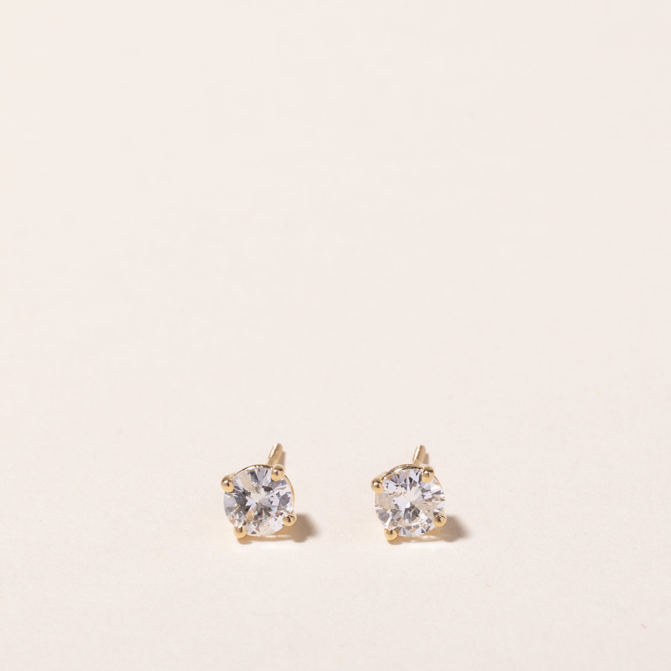 0.84ctw Diamond Stud Earrings for Women - Round Cut 14K White Gold Earrings for Everyday Wear & Special Occasions