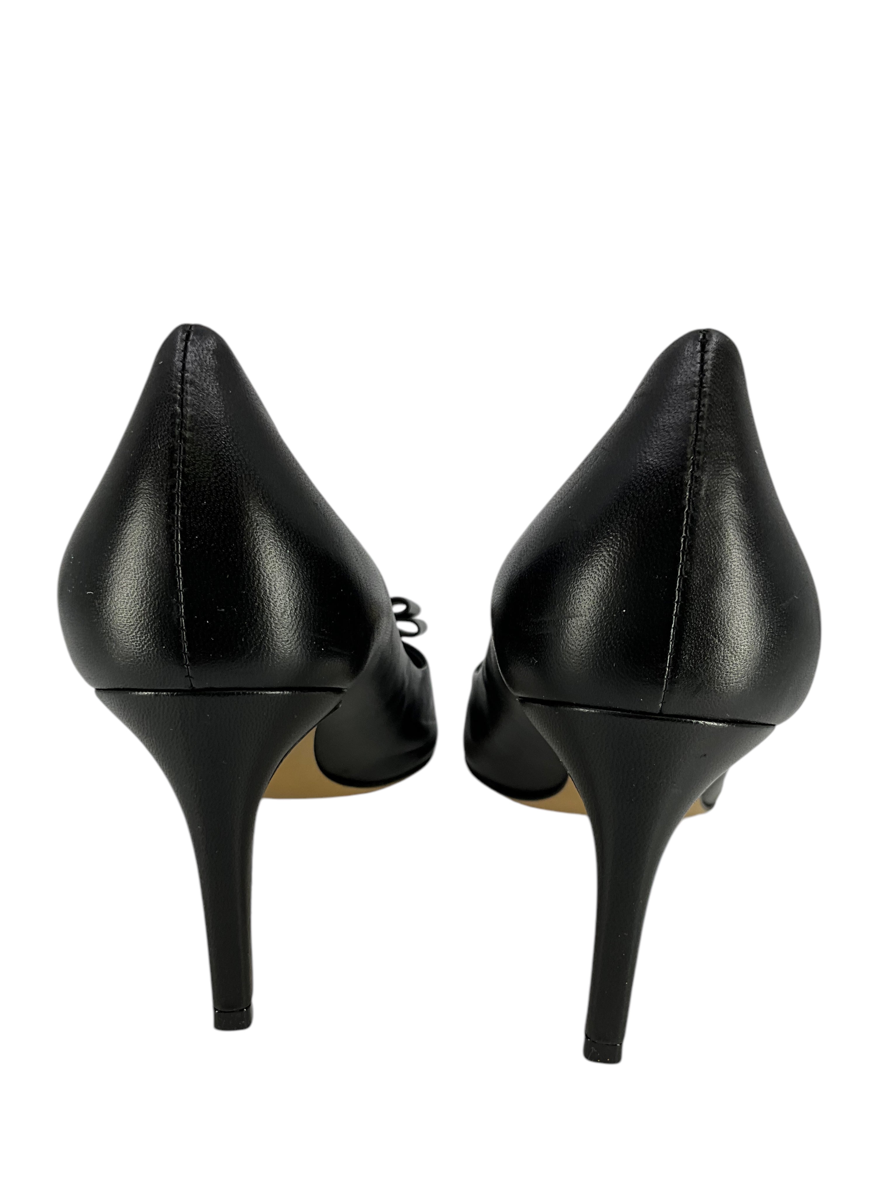 Salvatore Ferragamo Women's Size 7 Leather Zeri Pointed Toe Bow Pumps - Elegant Dress Shoes for Work, Wedding & Special Occasions