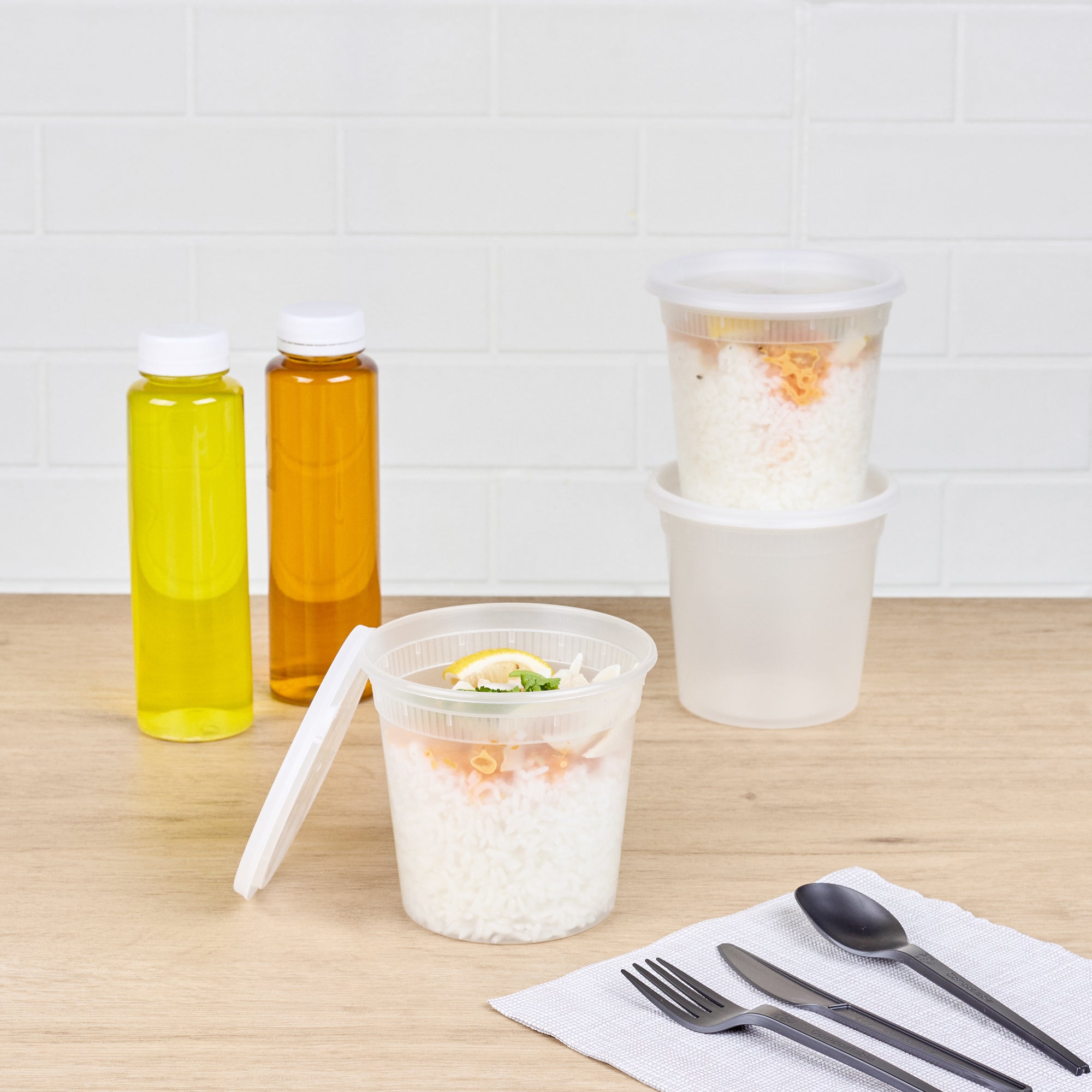 24 oz Round Clear Plastic Soup Containers with Lids - Microwave Safe, 4.5