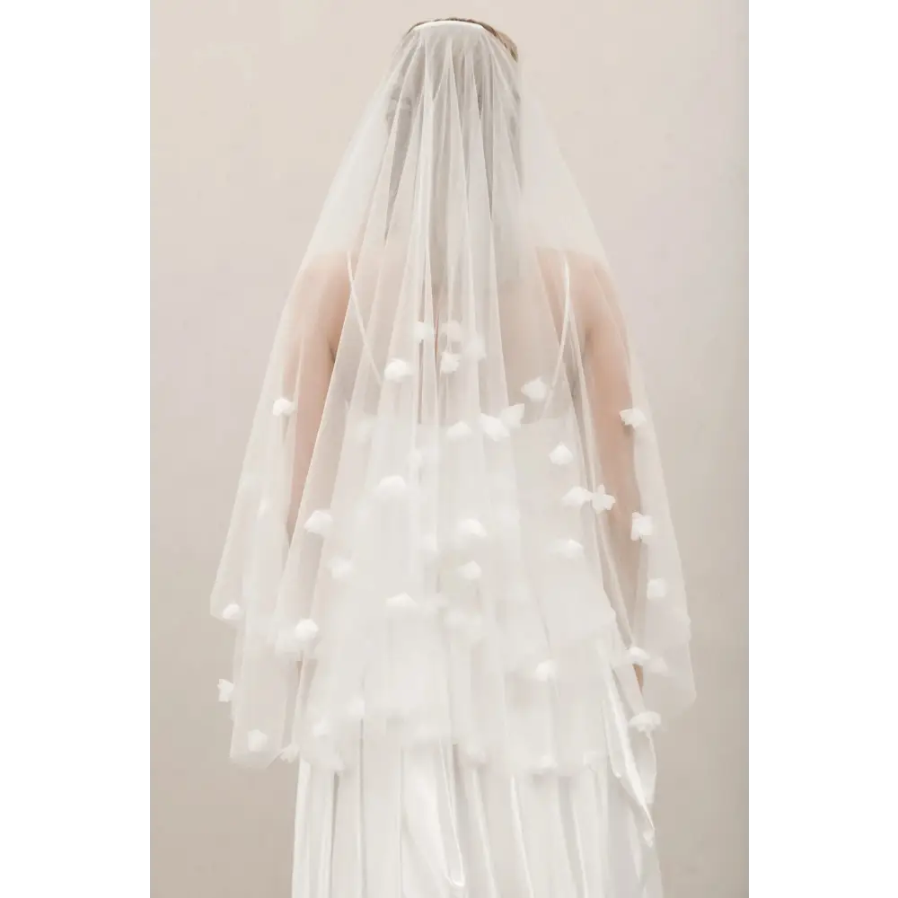 Floral Veil V007 - Elegant Wedding Veil with Lace Appliques for Brides, Perfect for Church Ceremony & Outdoor Photography