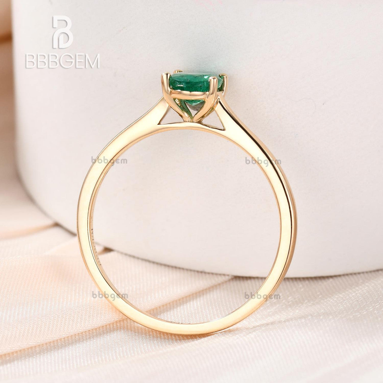 Solitaire Natural Oval Cut Emerald Engagement Ring - 14K Gold Wedding Band for Women, Vintage Inspired Bridal Jewelry - Perfect for Proposals, Anniversaries & Special Occasions