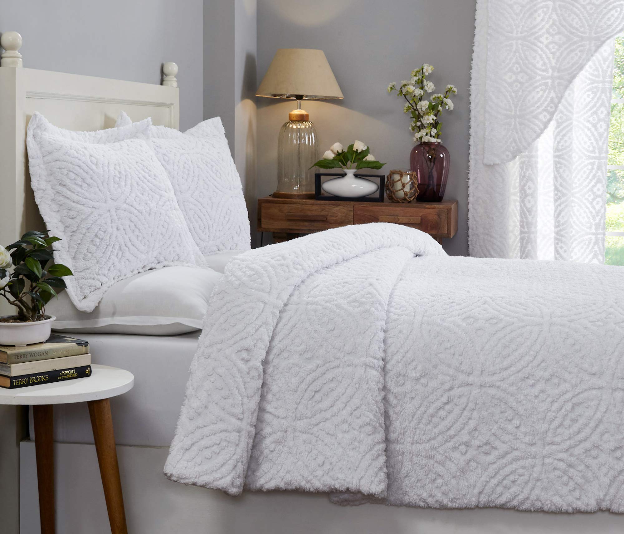 Better Trends Double Wedding Ring Comforter Set - 100% Cotton Tufted Chenille Bedding - Luxurious Soft Plush Queen/Full Size - Machine Washable & Tumble Dry - White - Perfect for Master Bedroom, Guest Room & Cozy Home Decor
