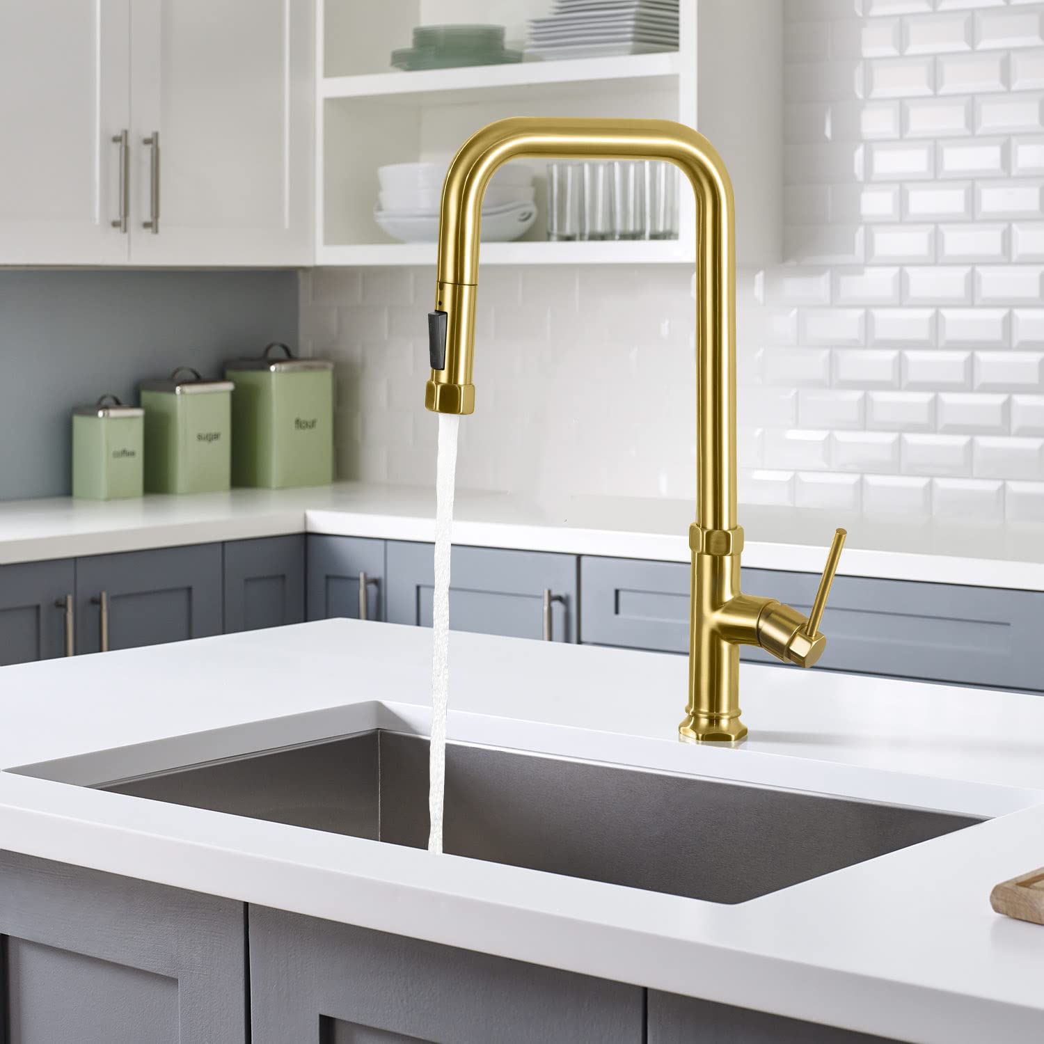 Modern Gold Kitchen Faucet with Pull Down Sprayer - Single Handle Brass Sink Faucet for 1 or 3 Hole Installation - Deck Plate Included - Perfect for Contemporary Kitchens & Bar Sinks