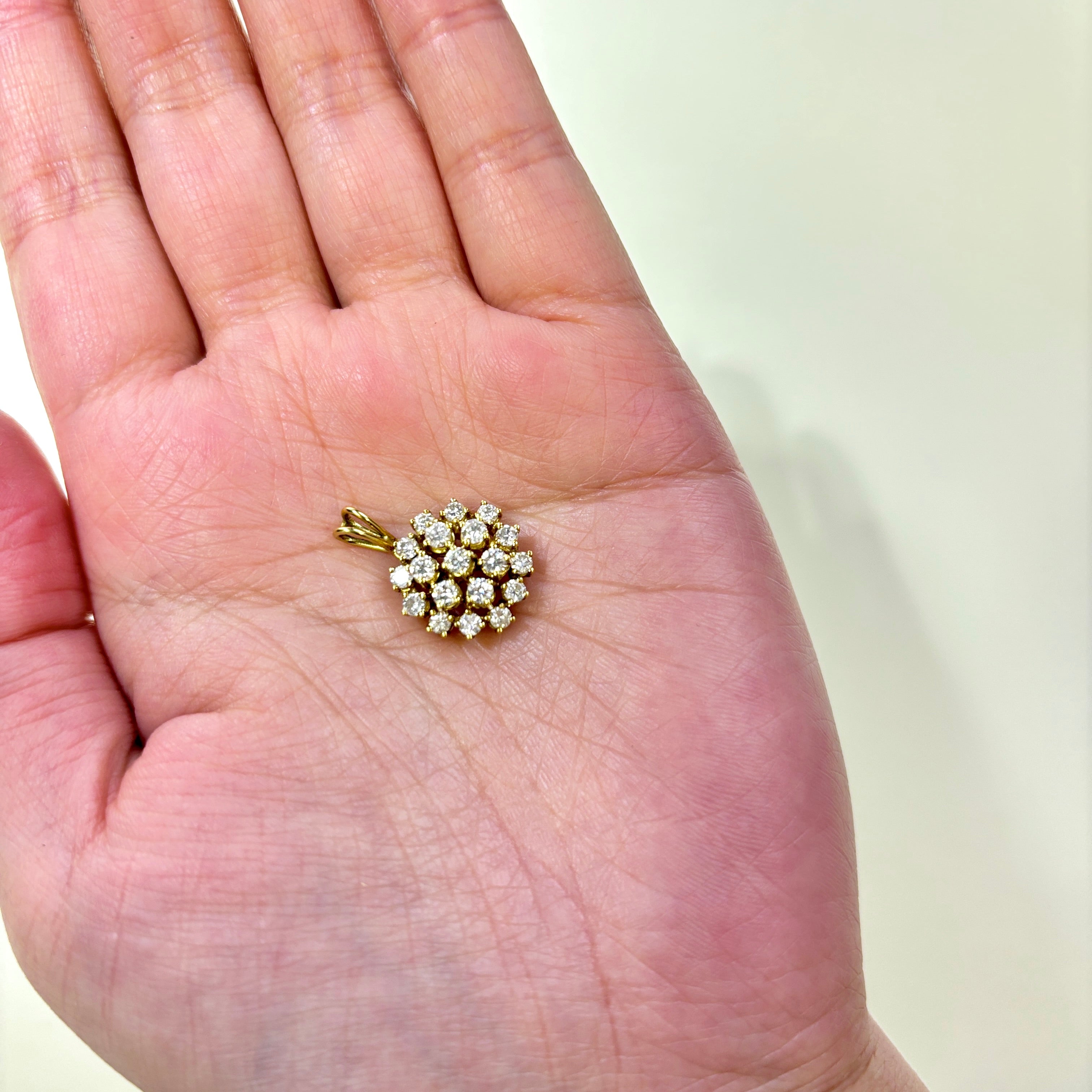 18K Yellow Gold Diamond Cluster Pendant Necklace | 1.05 Carat Total Weight (CTW) | Elegant Jewelry Gift for Women | Perfect for Anniversaries, Weddings & Special Occasions