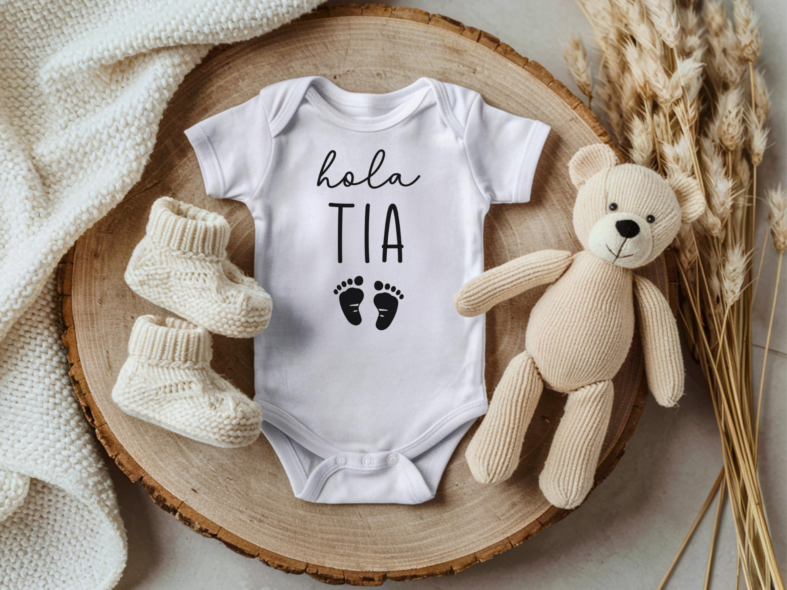Surprise Pregnancy Announcement Gift for Spanish Aunt - 'Hola Tia' Baby Reveal Present for Sister (0-3 Months, White) | Perfect for Gender Reveal Parties, Baby Showers & Family Celebrations