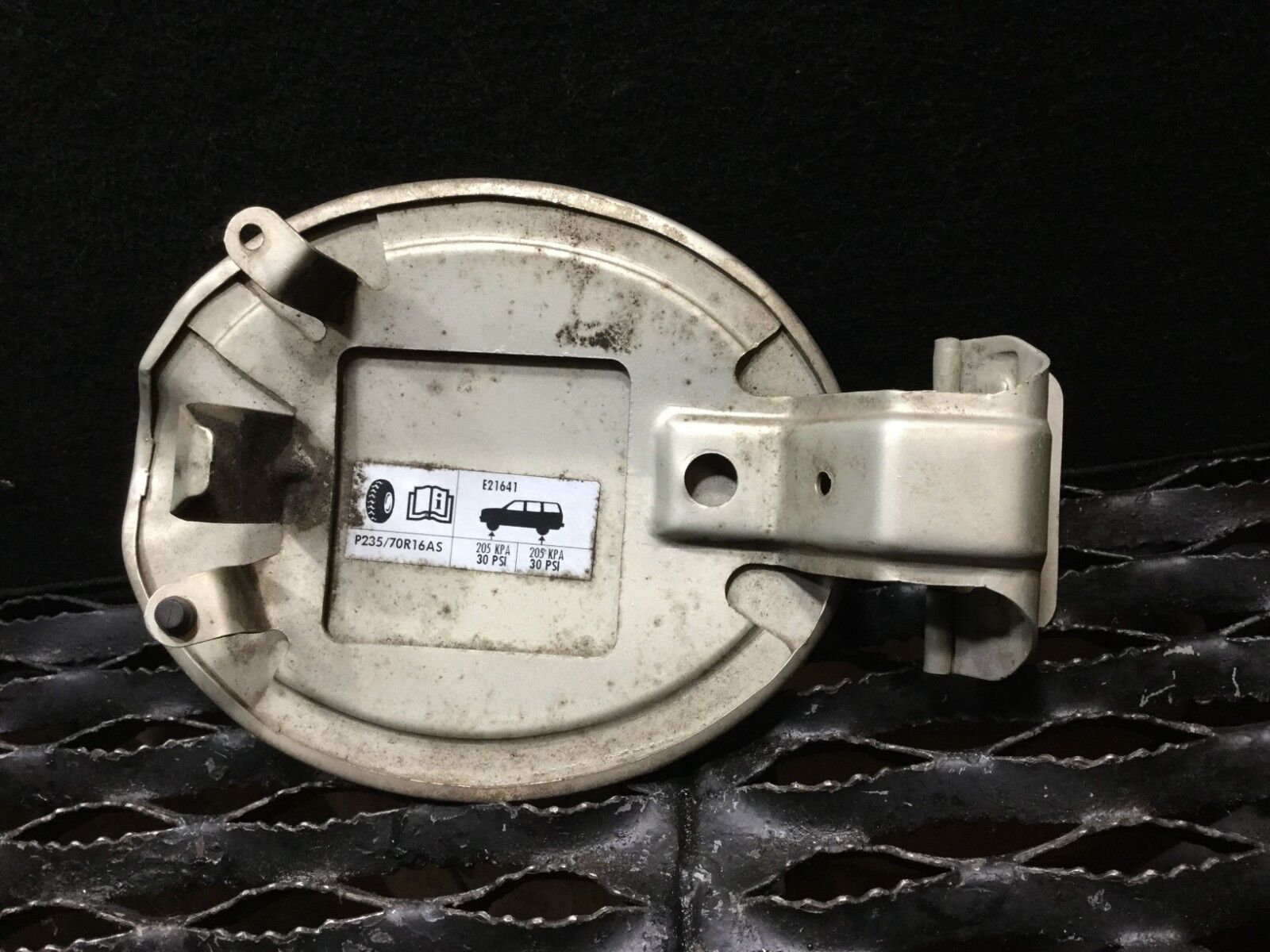 Genuine OEM Ford Escape Gas Fuel Tank Filler Lid Door - Fits 2001-2007 Models - Perfect for Replacement & Repair - Ideal for Off-Road Adventures & Daily Commuting