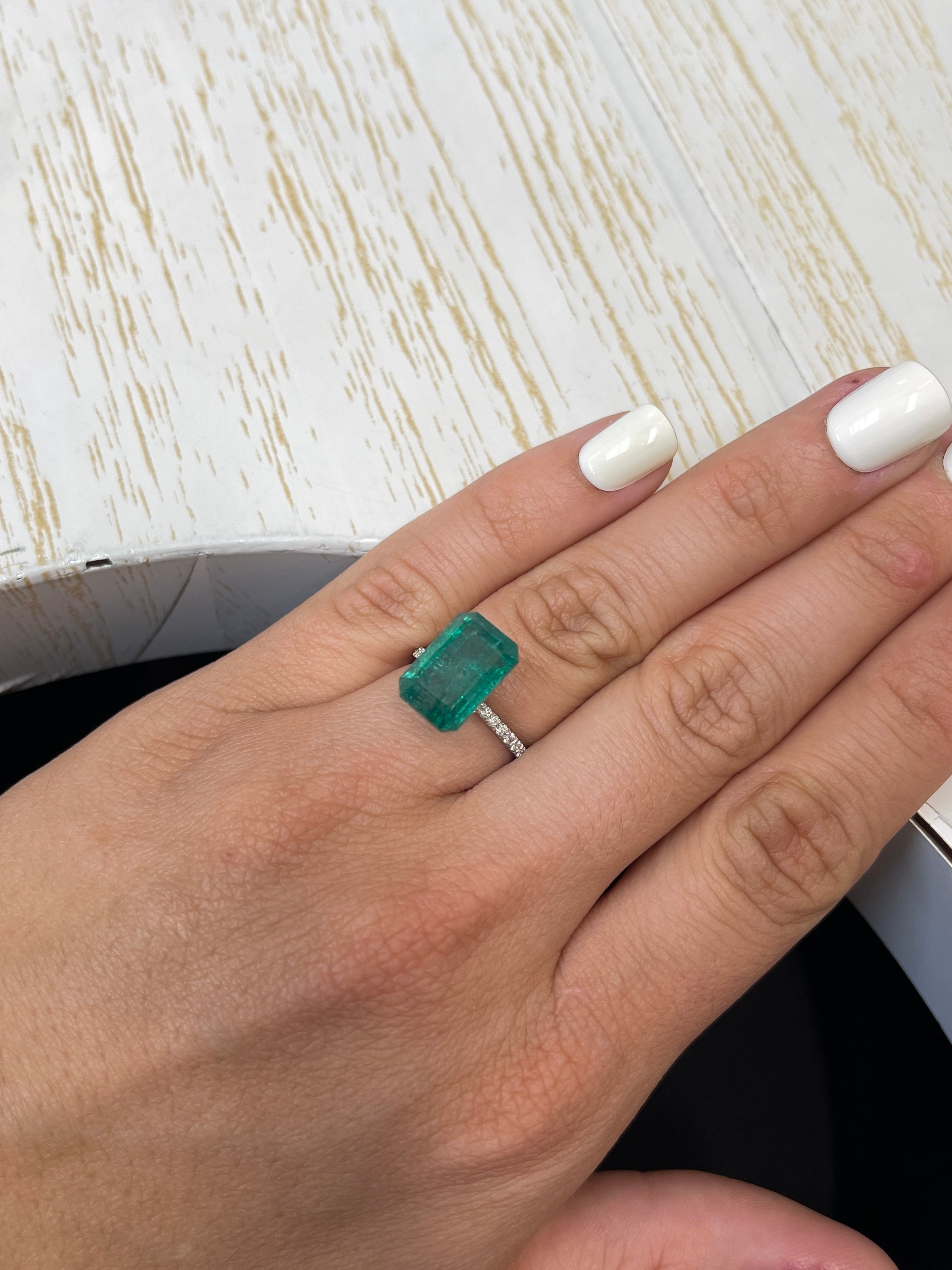7.96 Carat 14x9mm Elongated Green Natural Loose Zambian Emerald Gemstone for Jewelry Making - Perfect for Engagement Rings, Earrings & Necklaces