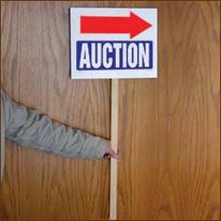 25-Pack Auction Arrows Signs on a Stick - Perfect for Yard Sales, Fundraisers & Silent Auctions - Durable Plastic Directional Signs with Wooden Stakes