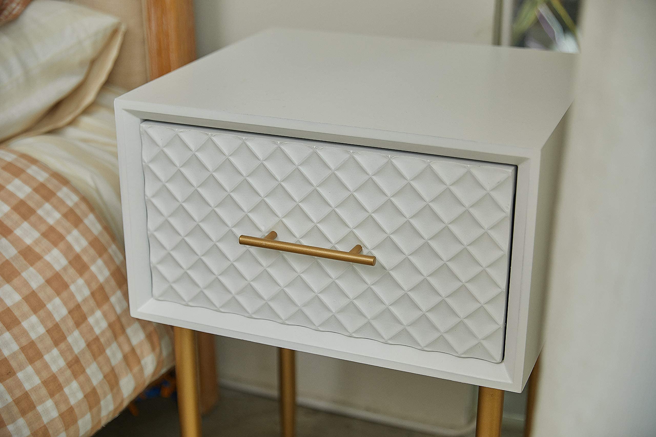 Modern White Nightstand with Waffle Pattern Drawer & Gold Legs - Diamond Pattern Side Table for Bedroom - Contemporary Retro-Inspired Raised Diamond Motif - Perfect for Small Spaces, Guest Rooms & Apartment Living