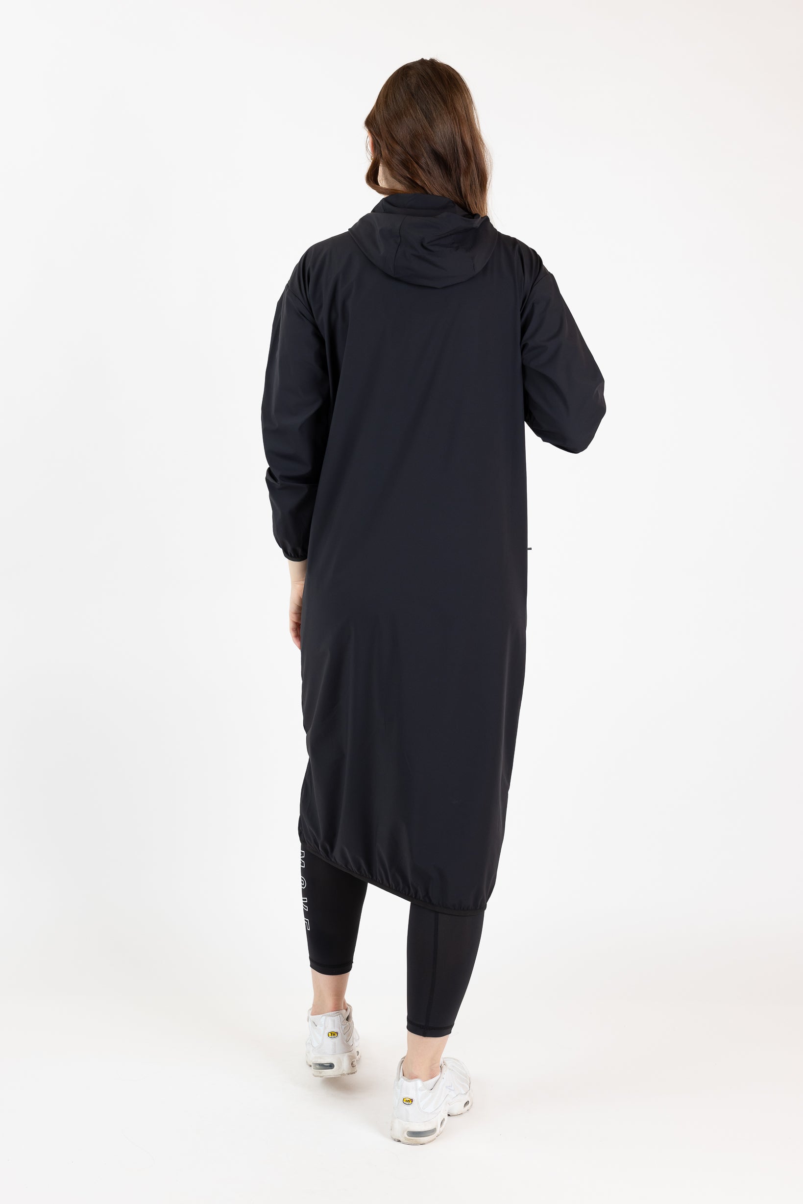 Modelle/Move The Grand Drifit Maxi Jacket - Women's Lightweight Water-Resistant Windbreaker for Outdoor Activities & Travel