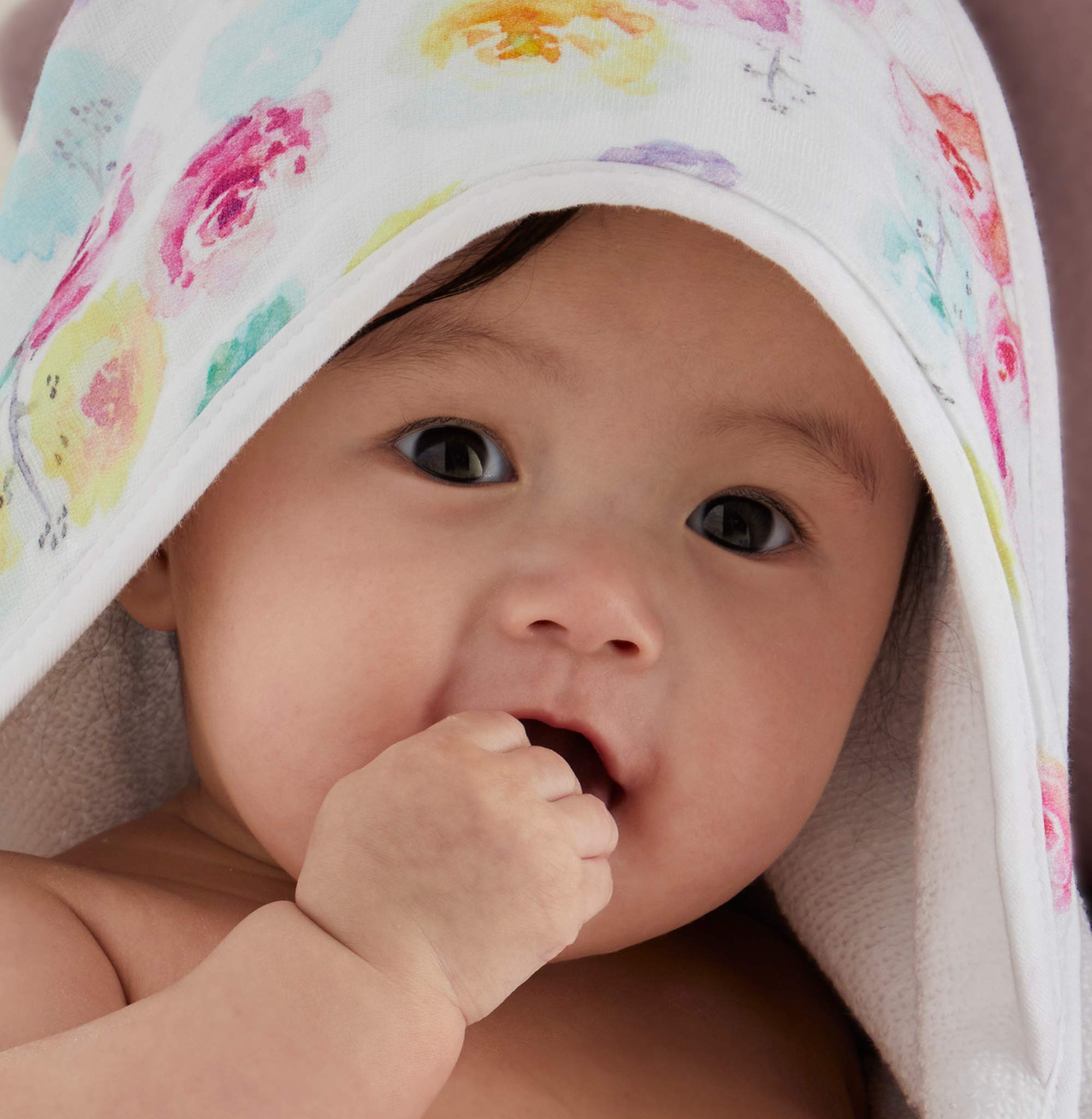 HonestBaby Unisex Baby 2-Pack Organic Cotton Hooded Towels & Bandana Set - Soft Rose Blossom Print - One Size Fits All - Perfect for Bath Time, Swimming & Newborn Photo Shoots