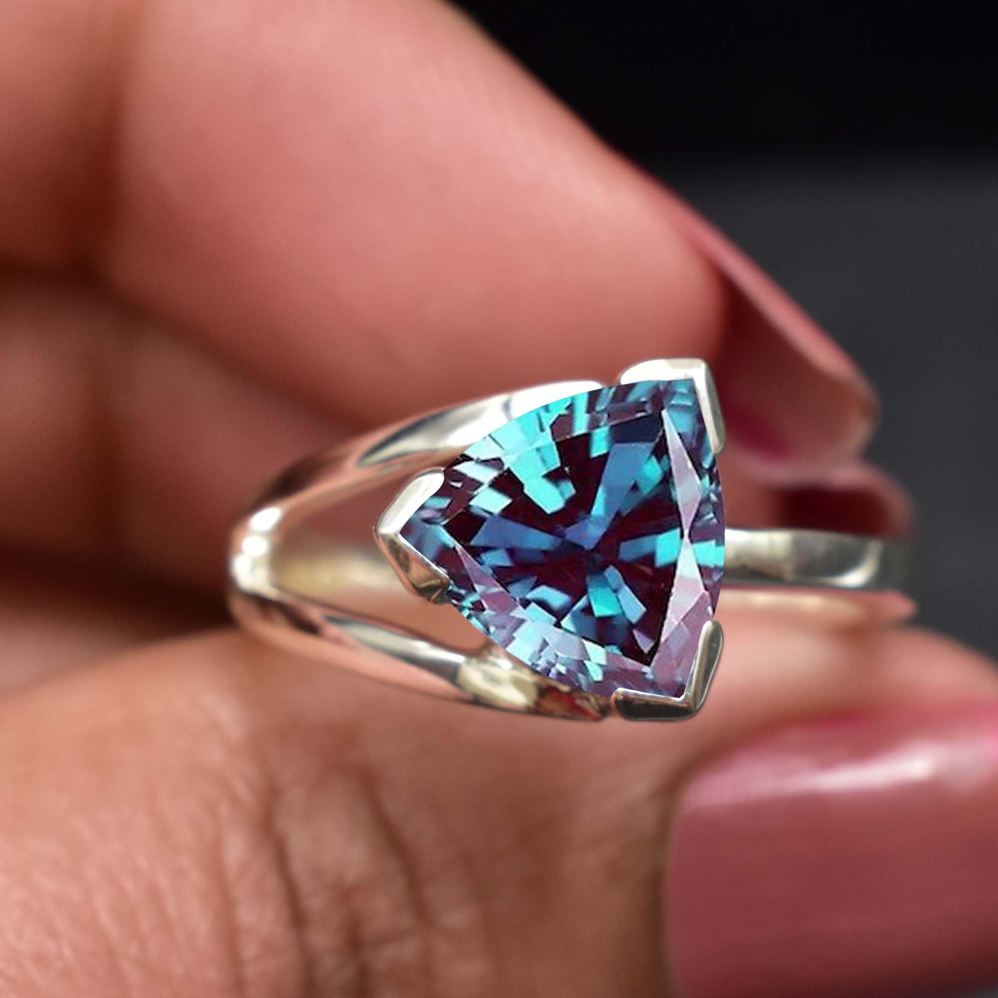 Natural Alexandrite Trillion Cut Gemstone Ring for Women - 925 Sterling Silver Multicolor Wedding Ring, Elegant Jewelry Gift for Her | Perfect for Engagement, Anniversary & Special Occasions
