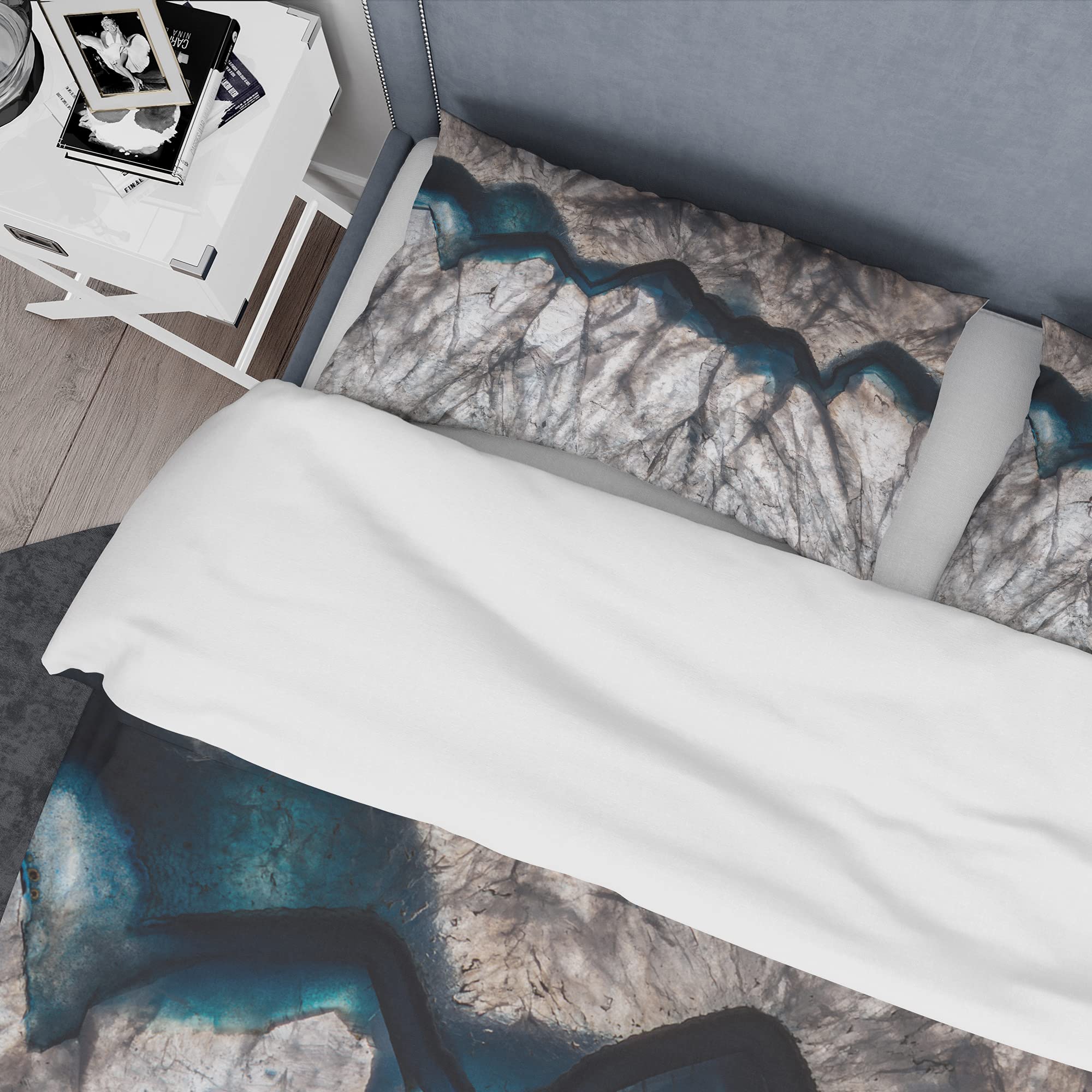 DesignQ Blue Backlit Mineral Macro Modern & Contemporary King Duvet Cover Set - 3 Piece Abstract Bedding Set for All Seasons | Perfect for Master Bedrooms, Guest Rooms & Luxury Hotel Decor