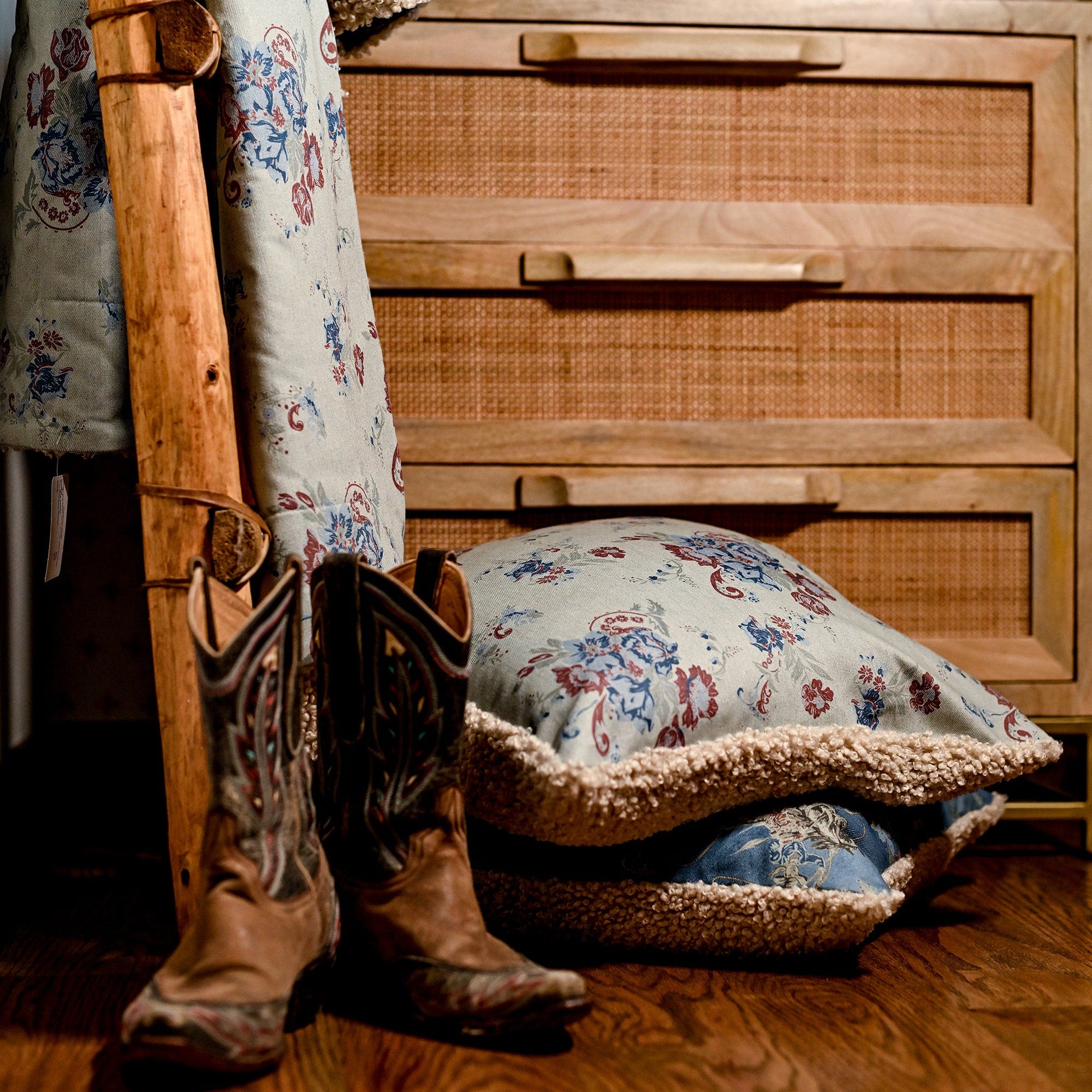 Lee Western Washed Denim Teddy Backed Throw Blanket - Cozy Flannel-Lined Western Style Throw for Couch, Bed & Home Decor - Perfect for Fall, Winter & Cabin Decorating