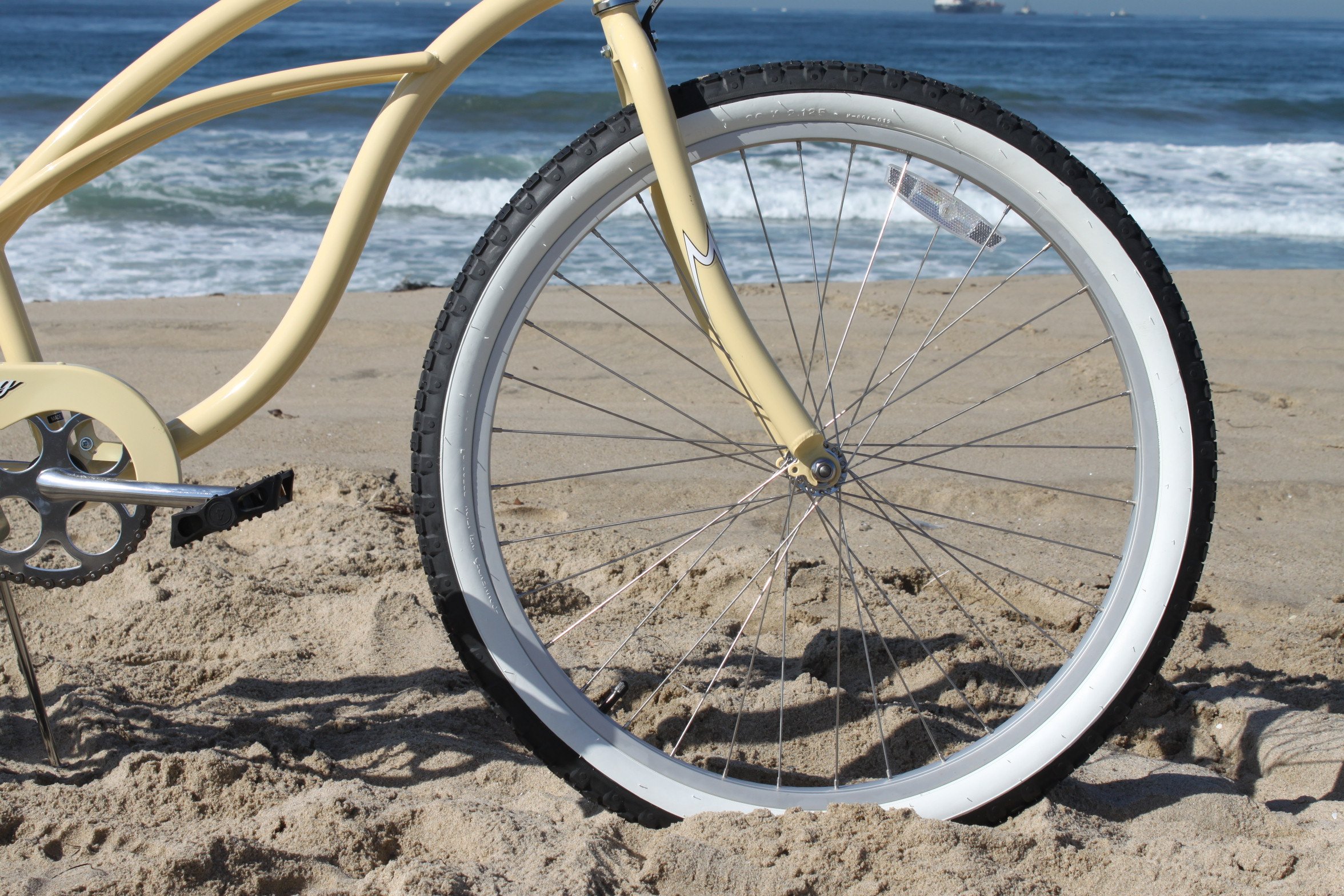 Firmstrong Urban Lady Beach Cruiser Bicycle - Women's Comfort Bike with 7 Speeds, Classic Design for Casual Rides & Coastal Adventures - Perfect for Beach Outings, City Commuting & Leisure Cycling