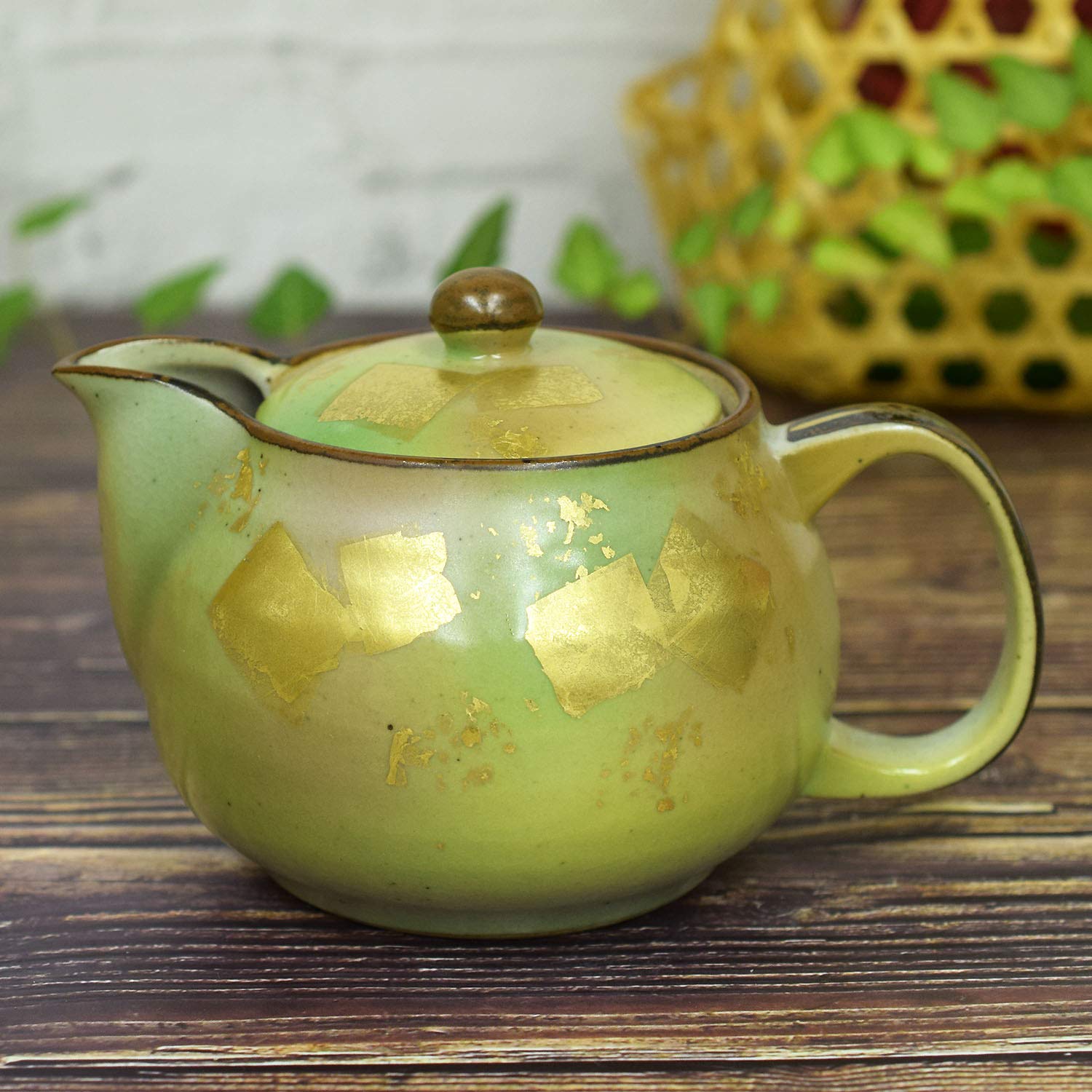 Premium Japanese Yaki Teapot with Gold Leaf Design & Built-in Tea Strainer - Authentic Ceramic Teapot for Loose Leaf Tea, Matcha, or Herbal Tea - Perfect for Home, Office, or Tea Ceremonies