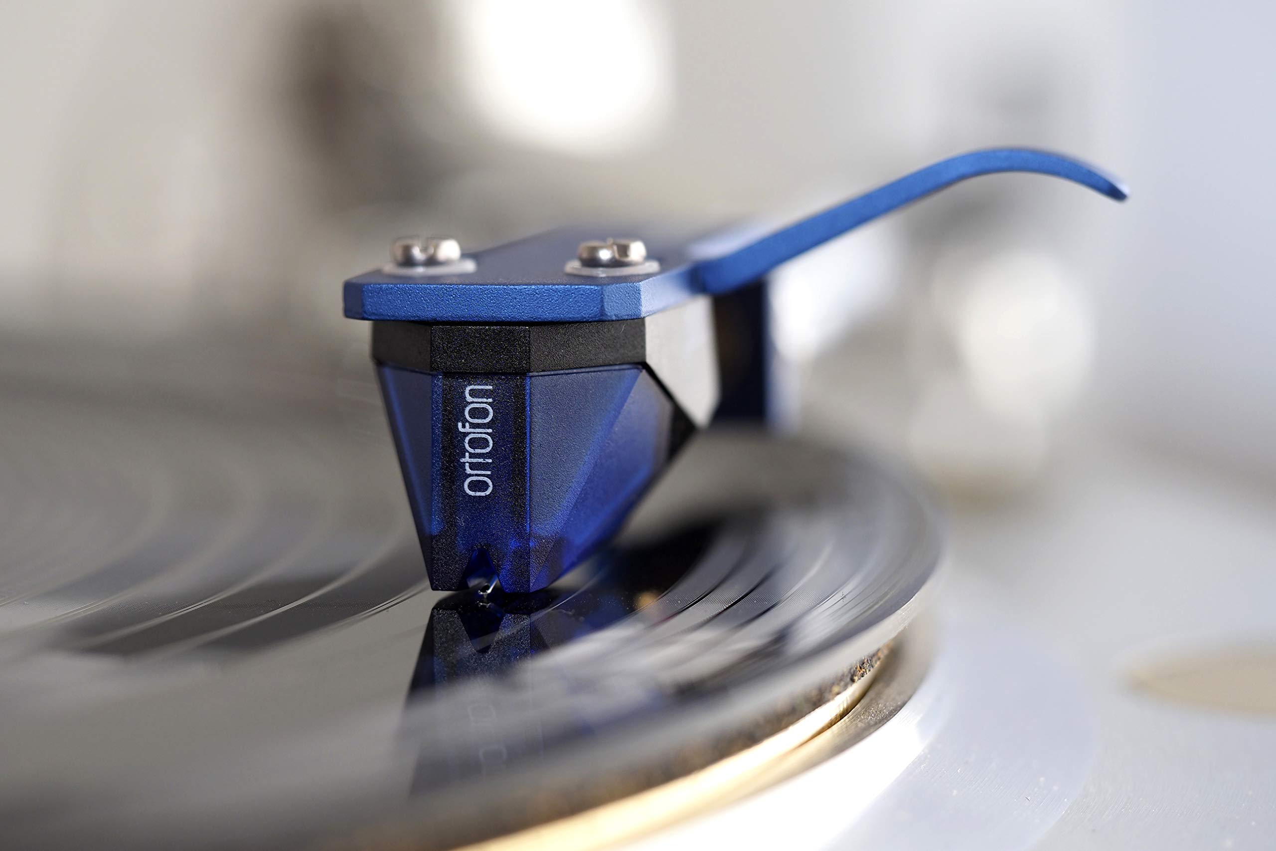 Ortofon 2M Blue Moving Magnet Phono Cartridge - High Performance Vinyl Record Player Stylus for Audiophiles & DJs - Perfect for Turntables, Hi-Fi Systems & Home Audio Setups