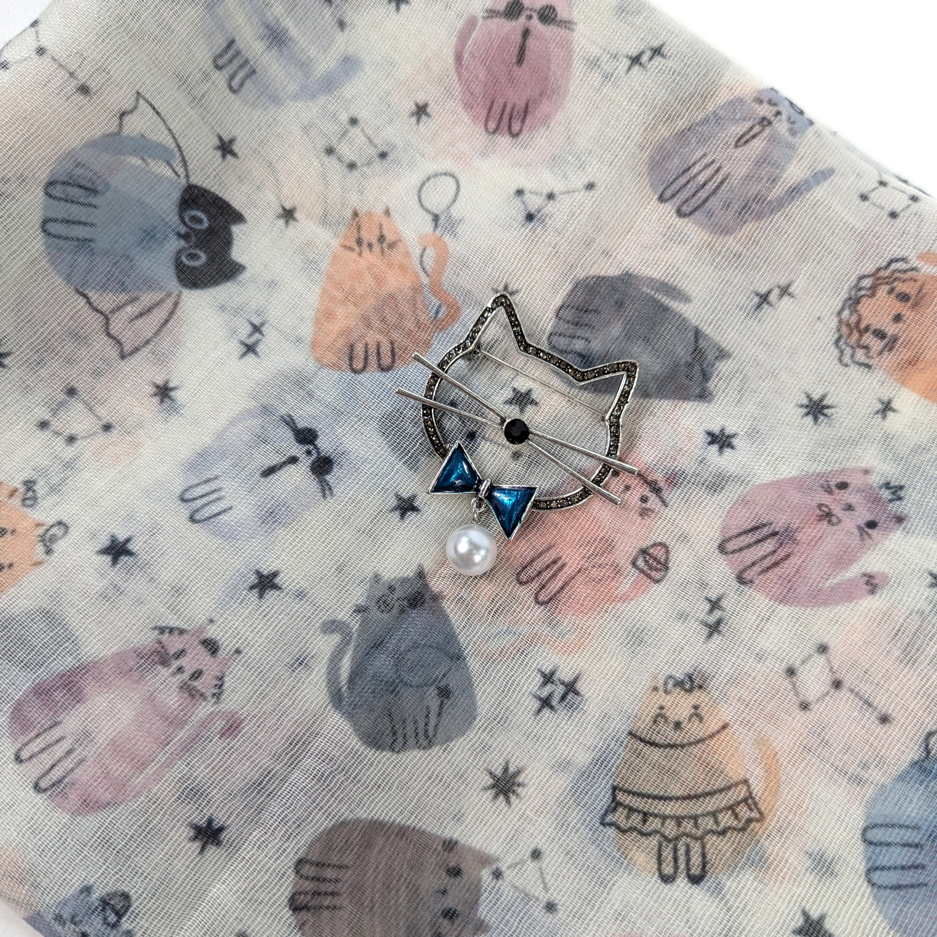 Creative Cat Gift Set - Stylish Cat Scarf with Sparkling Diamante Brooch | Perfect for Cat Lovers, Birthday Gifts & Special Occasions