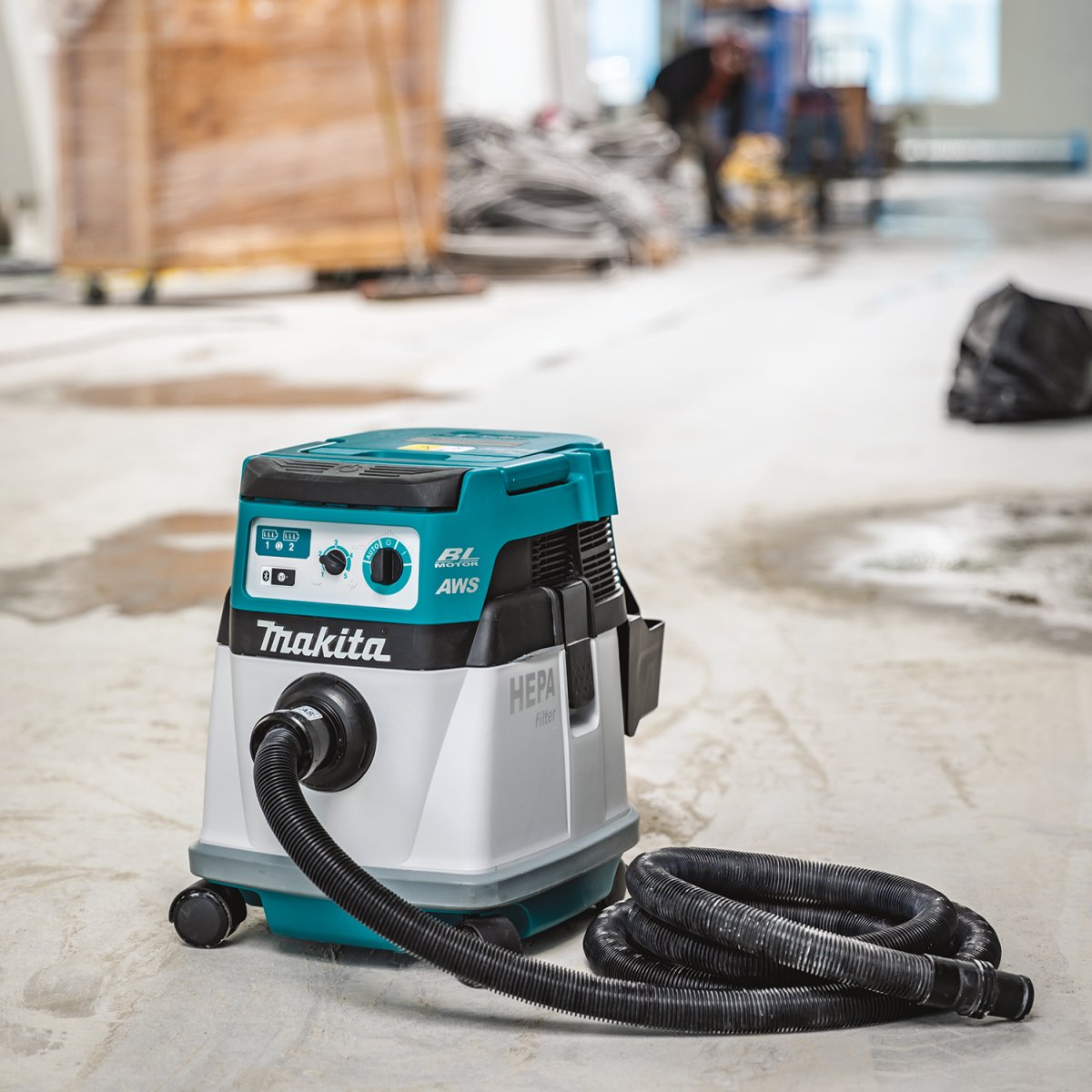 36V (18V X2) LXT Brushless Cordless HEPA Wet/Dry Vacuum - 4 Gallon Dust Extractor with AWS Technology (Tool Only) - Perfect for Construction Sites, Woodworking Shops & DIY Home Renovations
