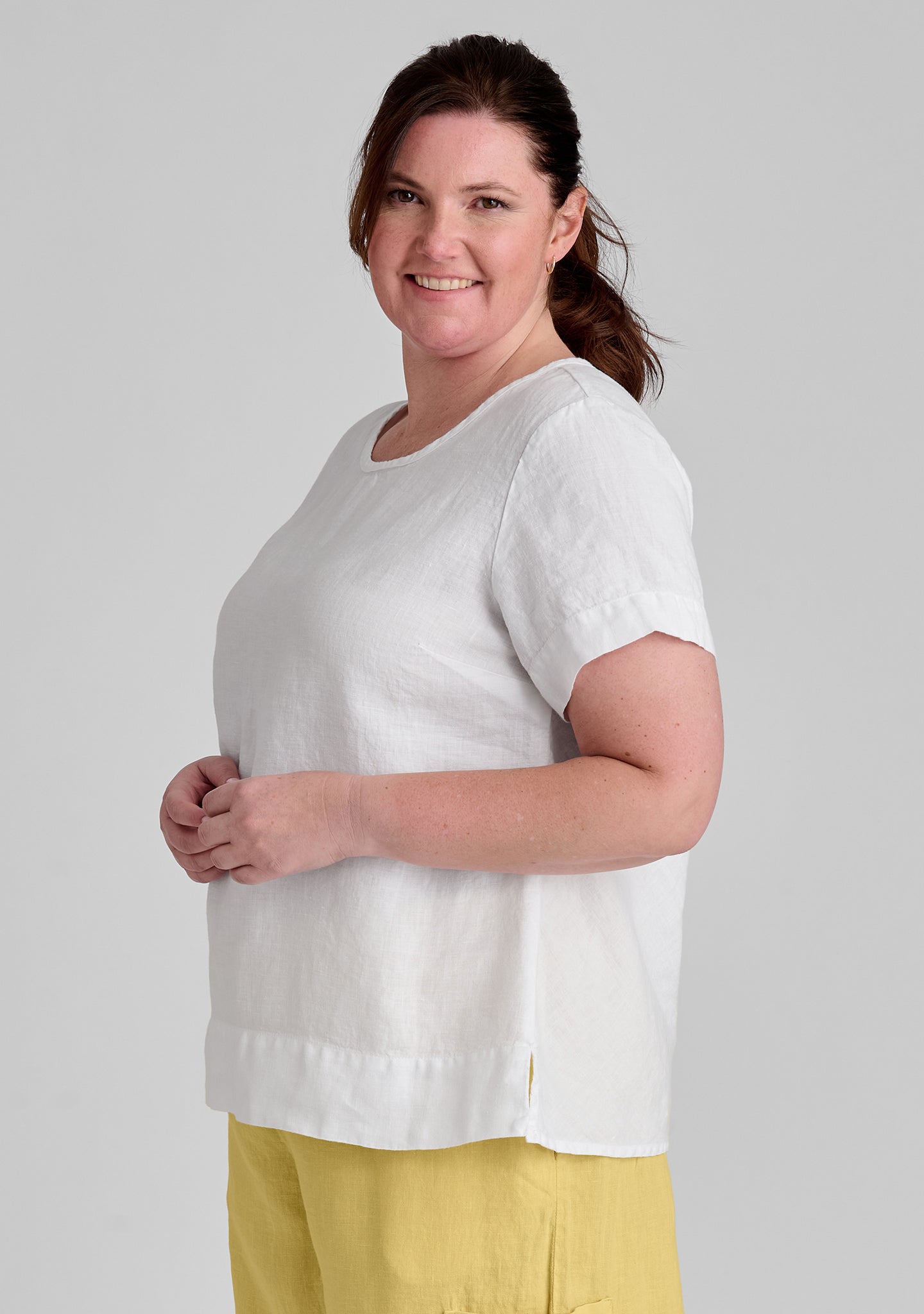 Roadie Tee - Premium Linen T-Shirt for Men & Women | Breathable & Comfortable Summer Casual Wear | Perfect for Travel, Beach & Everyday Outfits