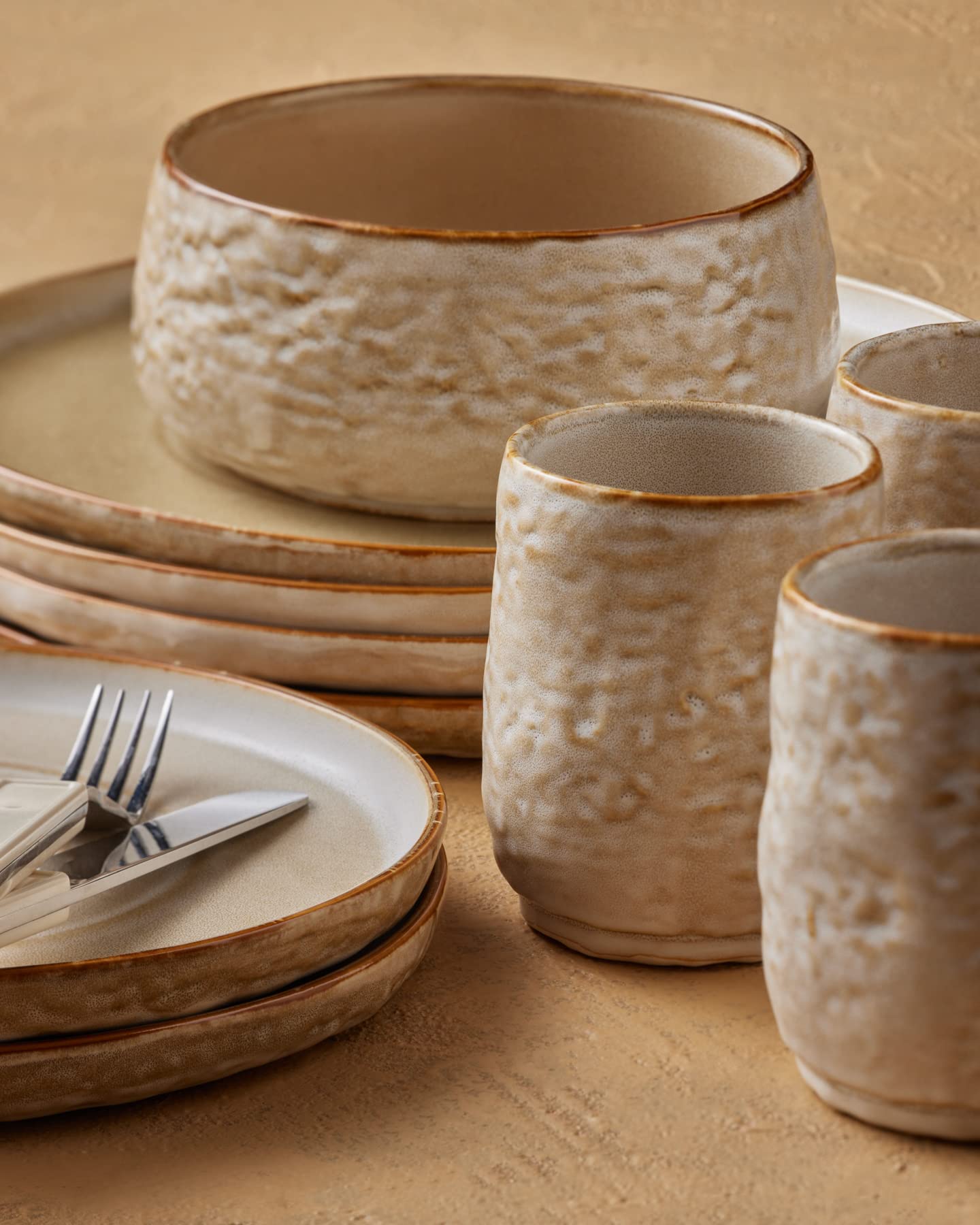 Mercer Project SHOSAI 16-Piece Stoneware Dinnerware Set - Modern Plates & Bowls for 4, Sand-Colored Durable Dishware | Perfect for Family Dinners, Entertaining Guests & Restaurant-Style Dining