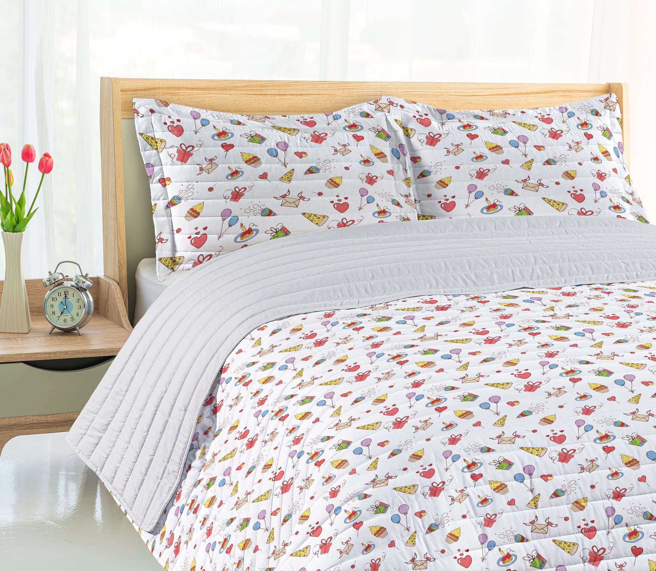 Ambesonne Birthday Microfiber Bedspread Set - Hand Drawn Party Cupcakes, Hearts & Hats Design - Soft Queen Size Bedding with Pillow Shams & Comforter - Perfect for Surprise Celebrations, Themed Parties & Festive Home Decor