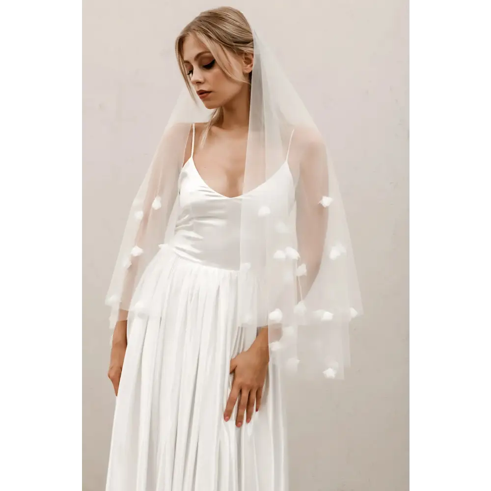 Floral Veil V007 - Elegant Wedding Veil with Lace Appliques for Brides, Perfect for Church Ceremony & Outdoor Photography