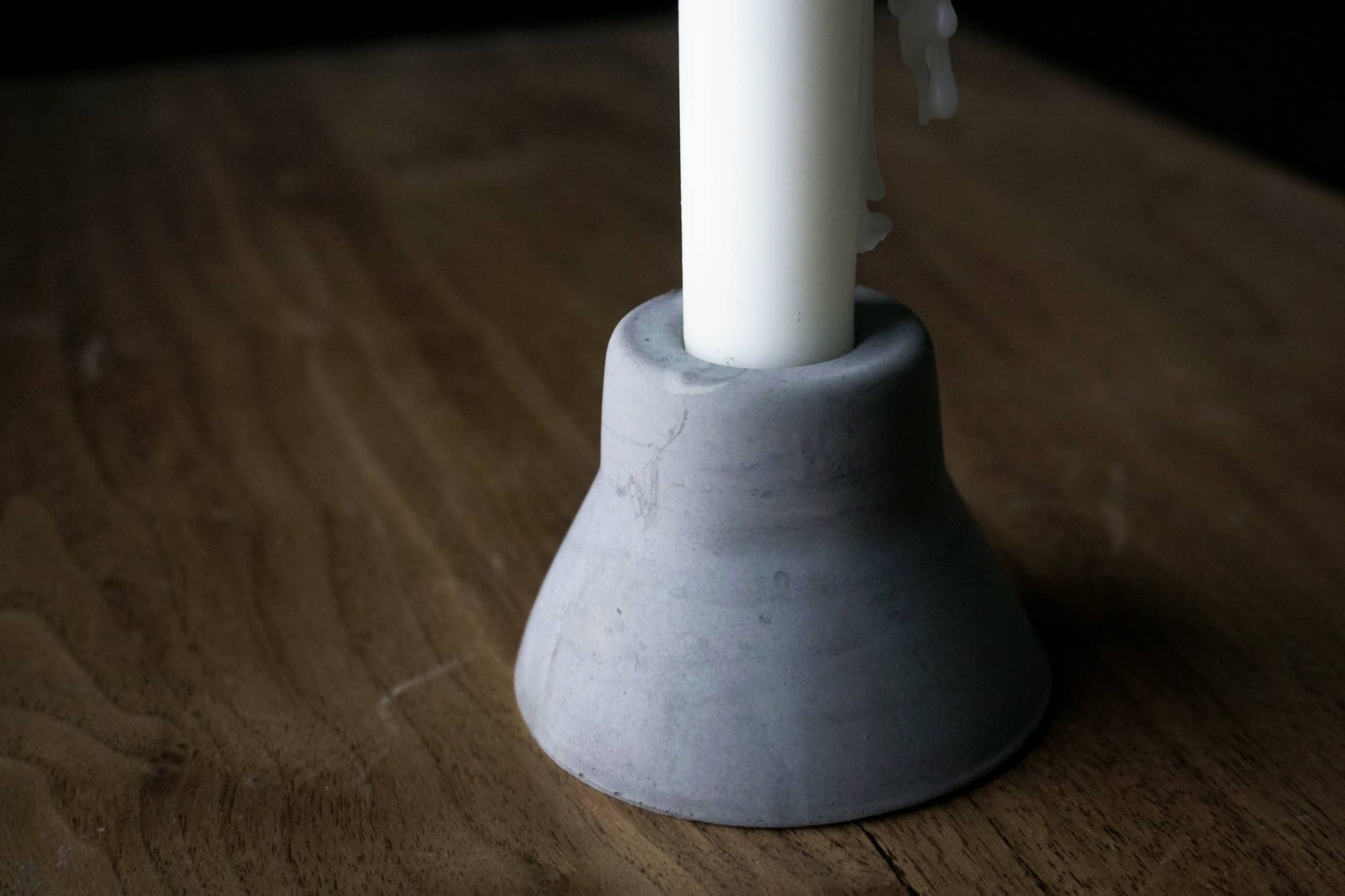 Modern Charcoal Taper Candle Holder in Concrete & Copper - Elegant Home Decor for Dining Table, Wedding Centerpiece, and Romantic Ambiance Lighting