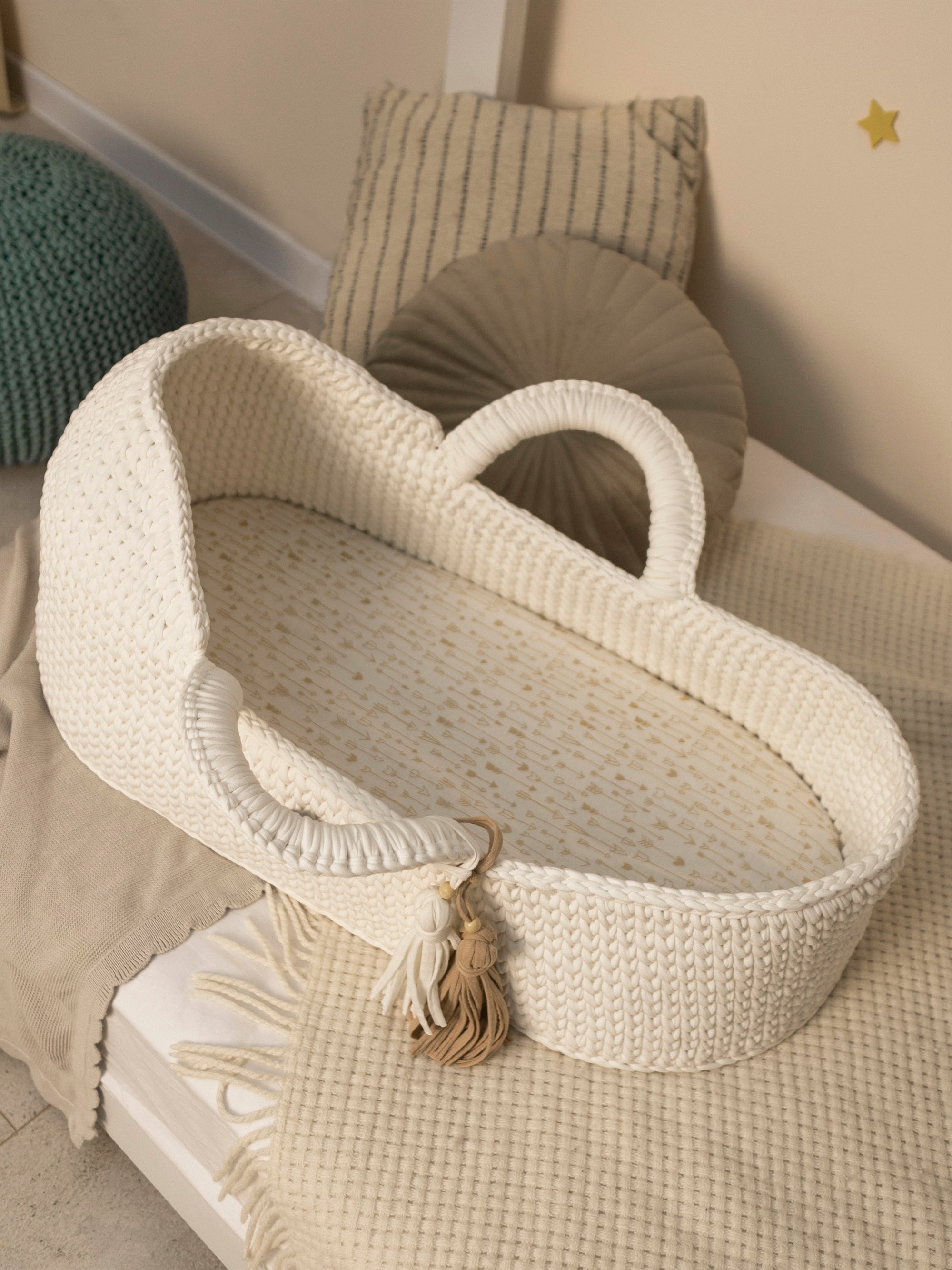 Anzy Home XL Moses Basket - Natural Woven Baby Bassinet with Mattress & Stand - Perfect for Newborns Nursery, Bedroom, or Travel | Portable & Stylish Baby Sleeping Solution