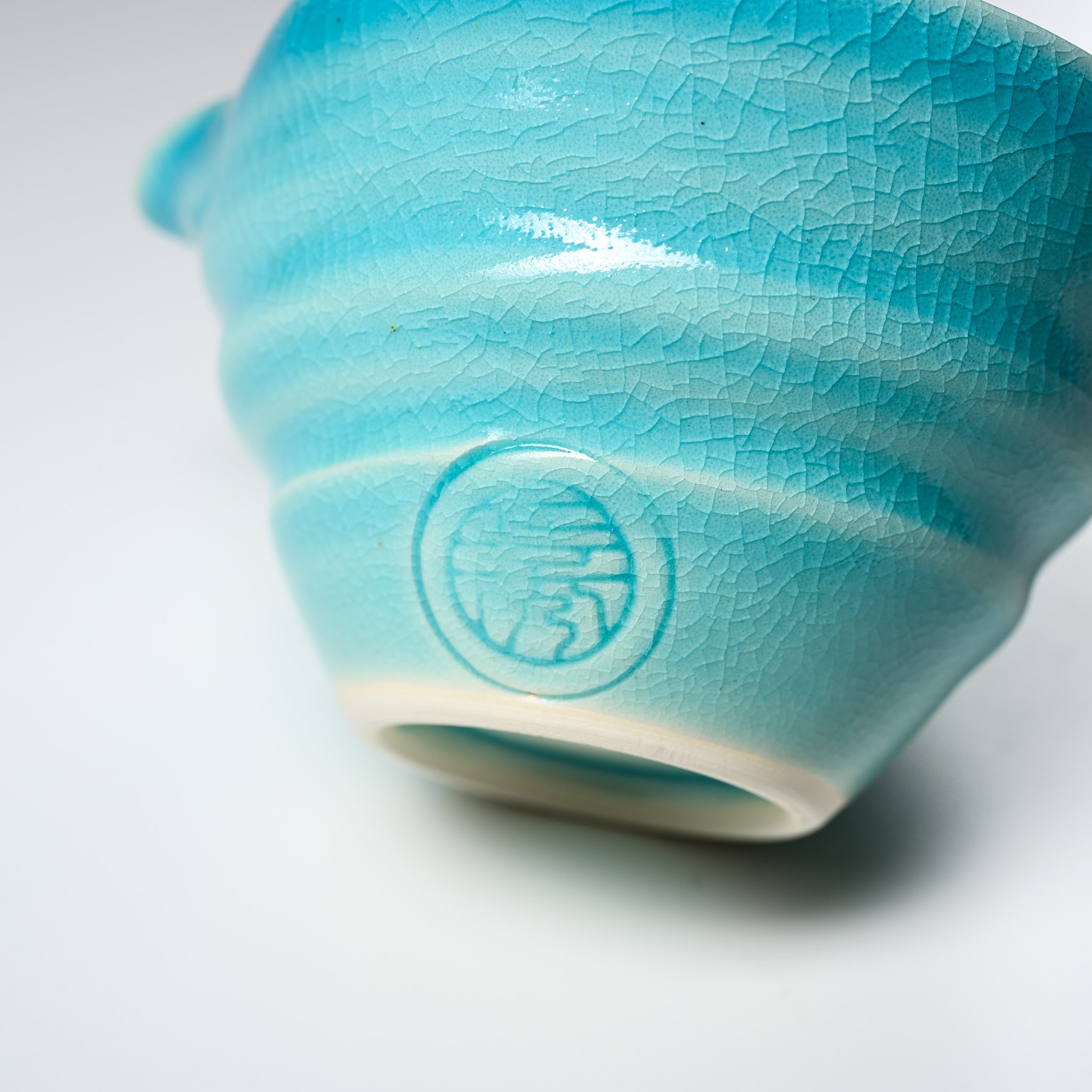 NINSHU Small Matcha Bowl with Spout - Traditional Japanese Ceramic Tea Cup for Whisking Matcha Powder | Perfect for Tea Ceremonies, Home Decor & Zen Meditation