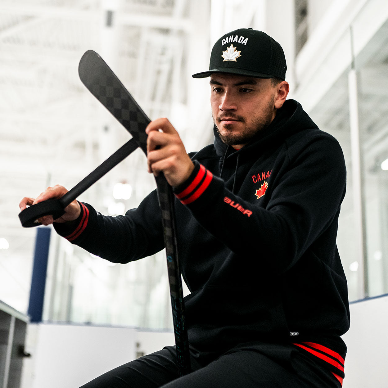 Bauer Hockey Canada Street Hoodie for Men - Warm & Comfortable Senior Hockey Sweatshirt for Casual Wear & Outdoor Activities