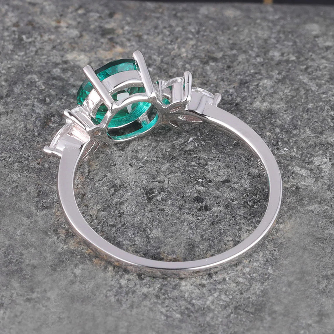 Vintage Emerald Diamond Engagement Ring - Round Cut Diamond Promise Ring for Women, 14K Gold Wedding Band, Perfect for Proposals, Anniversaries & Special Occasions