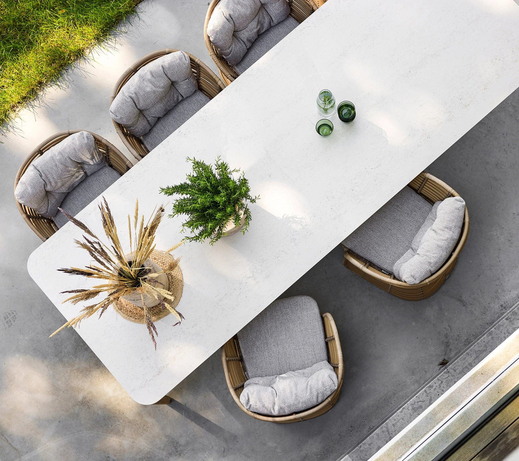 Premium Outdoor Dining Table Set - Weather-Resistant Patio Furniture for Backyard, Garden & Poolside Gatherings - Perfect for BBQs, Parties & Al Fresco Dining