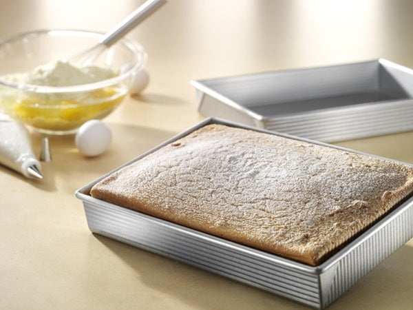 Non-Stick USA Rectangular Cake Pan with Lid - 9x13 Inch Baking Dish for Brownies, Sheet Cakes & Lasagna | Oven & Freezer Safe | Perfect for Parties, Holidays & Family Gatherings