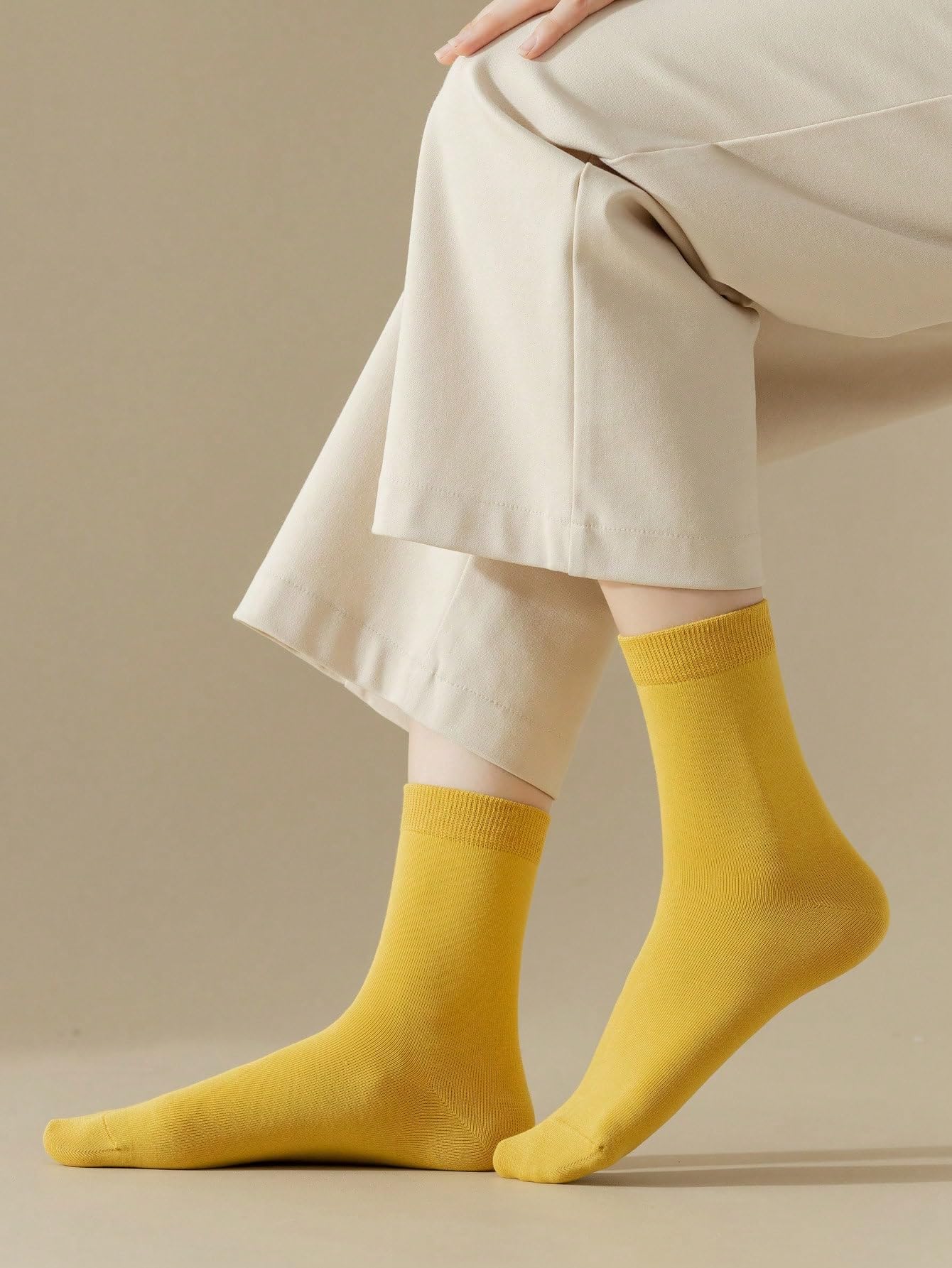 WDIRARA Women's 6-Pack Cotton Crew Socks - Soft Casual Knit Socks for Everyday Wear, Workout & Home Comfort