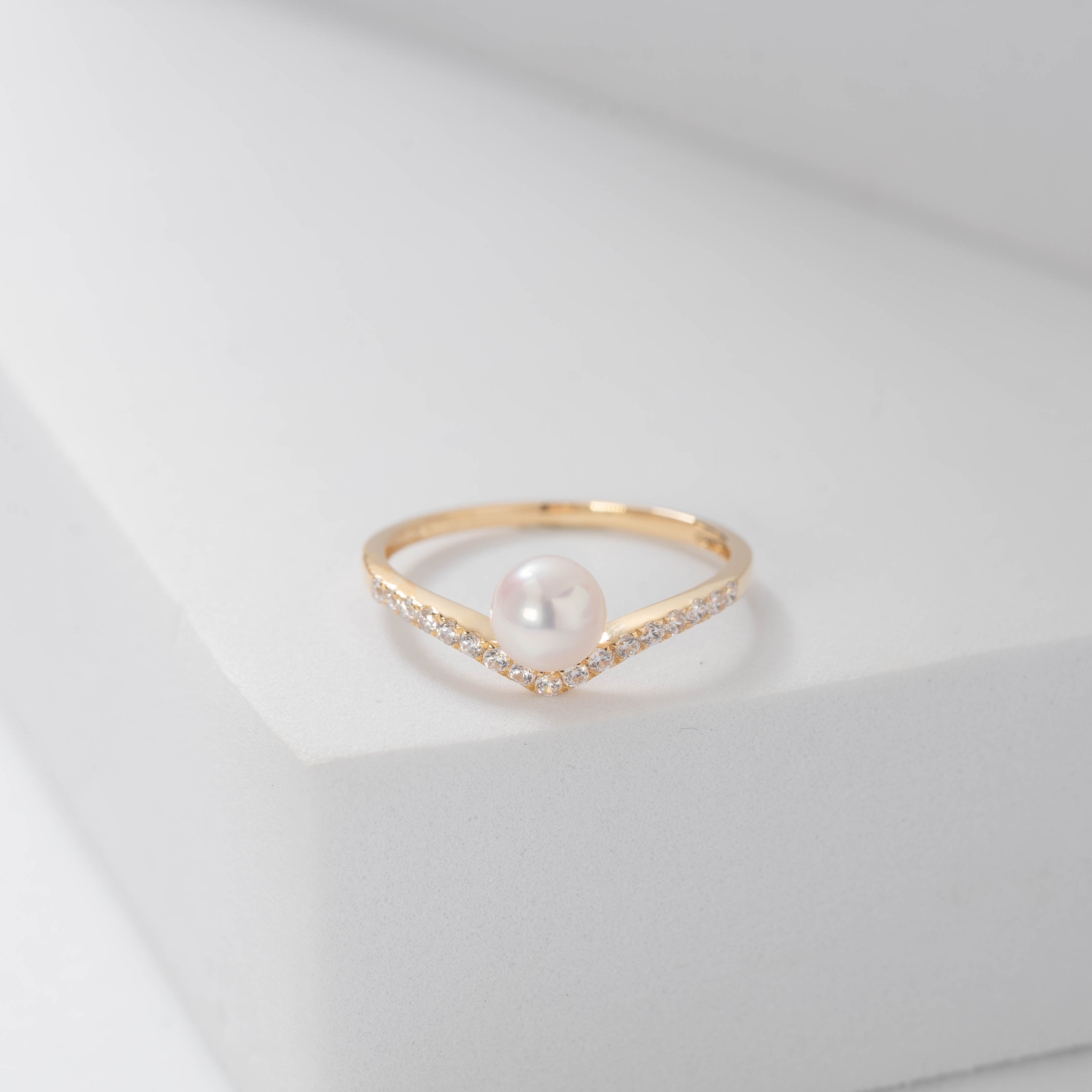 18K Gold Freshwater Pearl Ring for Women - Elegant Pearl Jewelry Gift for Anniversary, Birthday & Wedding - KR00039 | Perfect for Bridal, Party & Special Occasions