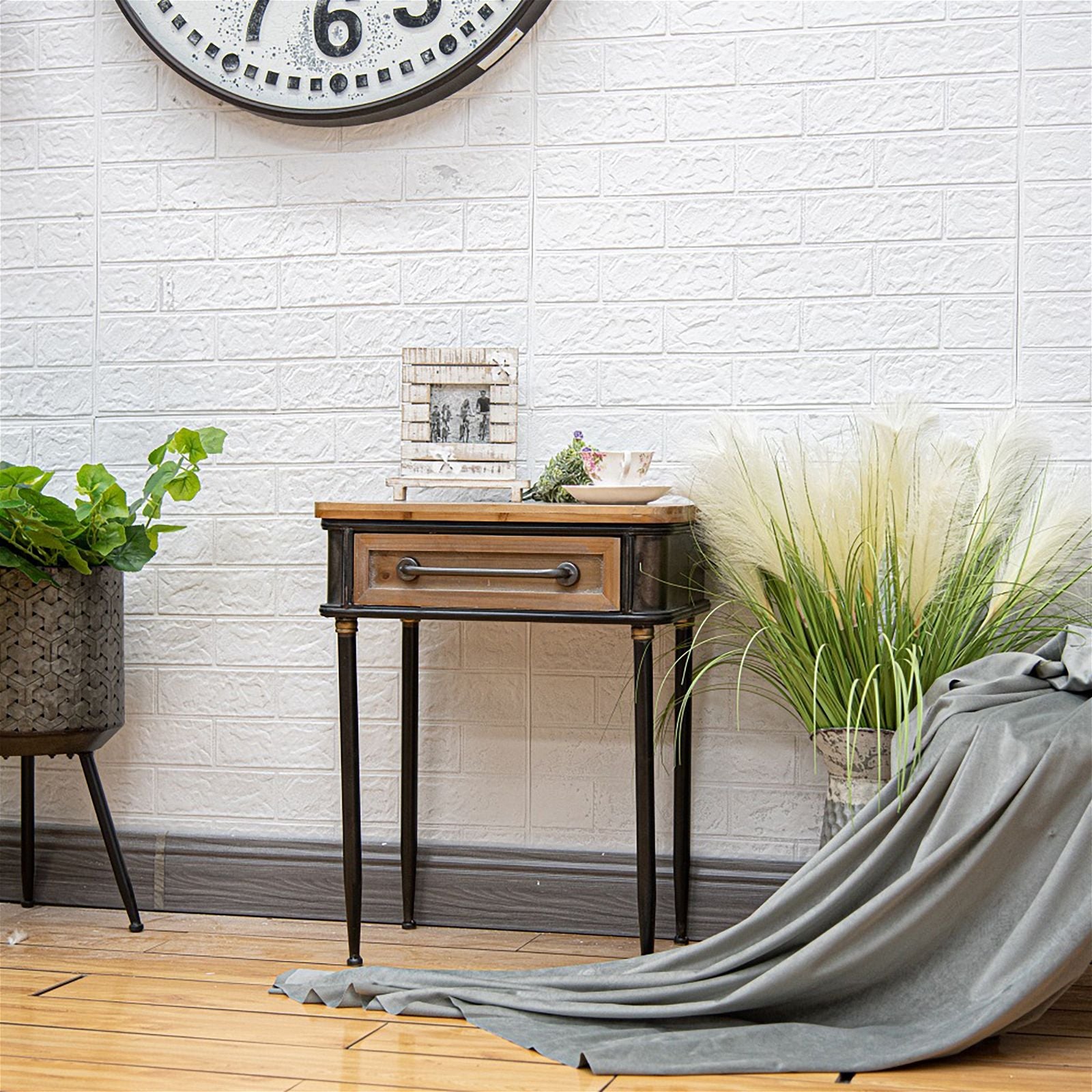 Refino Modern Side Table by Urban Style - Stylish End Table for Living Room, Bedroom, or Office - Perfect for Small Spaces & Home Decor