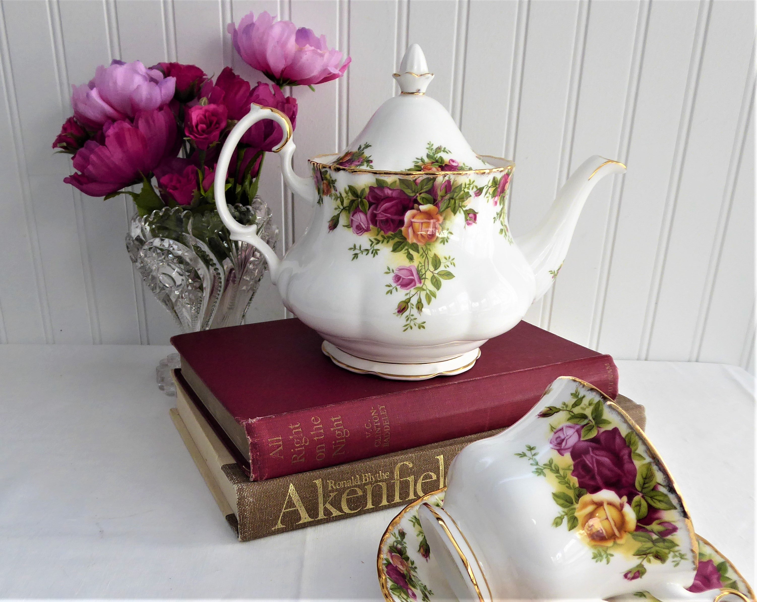 Royal Albert Old Country Roses Teapot 26oz - English Bone China Teapot (1974-1992) | Perfect for Afternoon Tea, Bridal Showers & Vintage Collectors