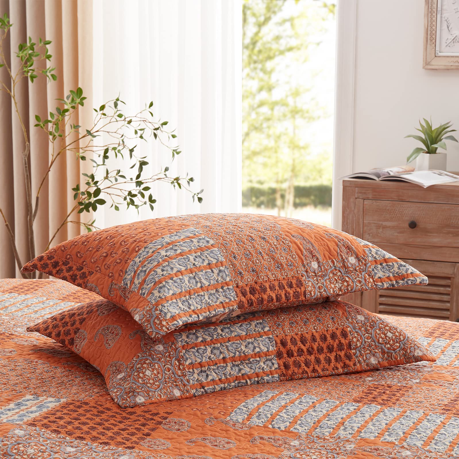 LEAONME King Size 3 Piece Quilt Set - Lightweight Microfiber Bedspread Coverlet & Comforter (98x106 Inch) for All Seasons | Paisley Burnt Orange/Rust Design | Includes 1 Quilt & 2 Pillow Shams | Perfect for Master Bedroom, Guest Room & Cozy Home Decor