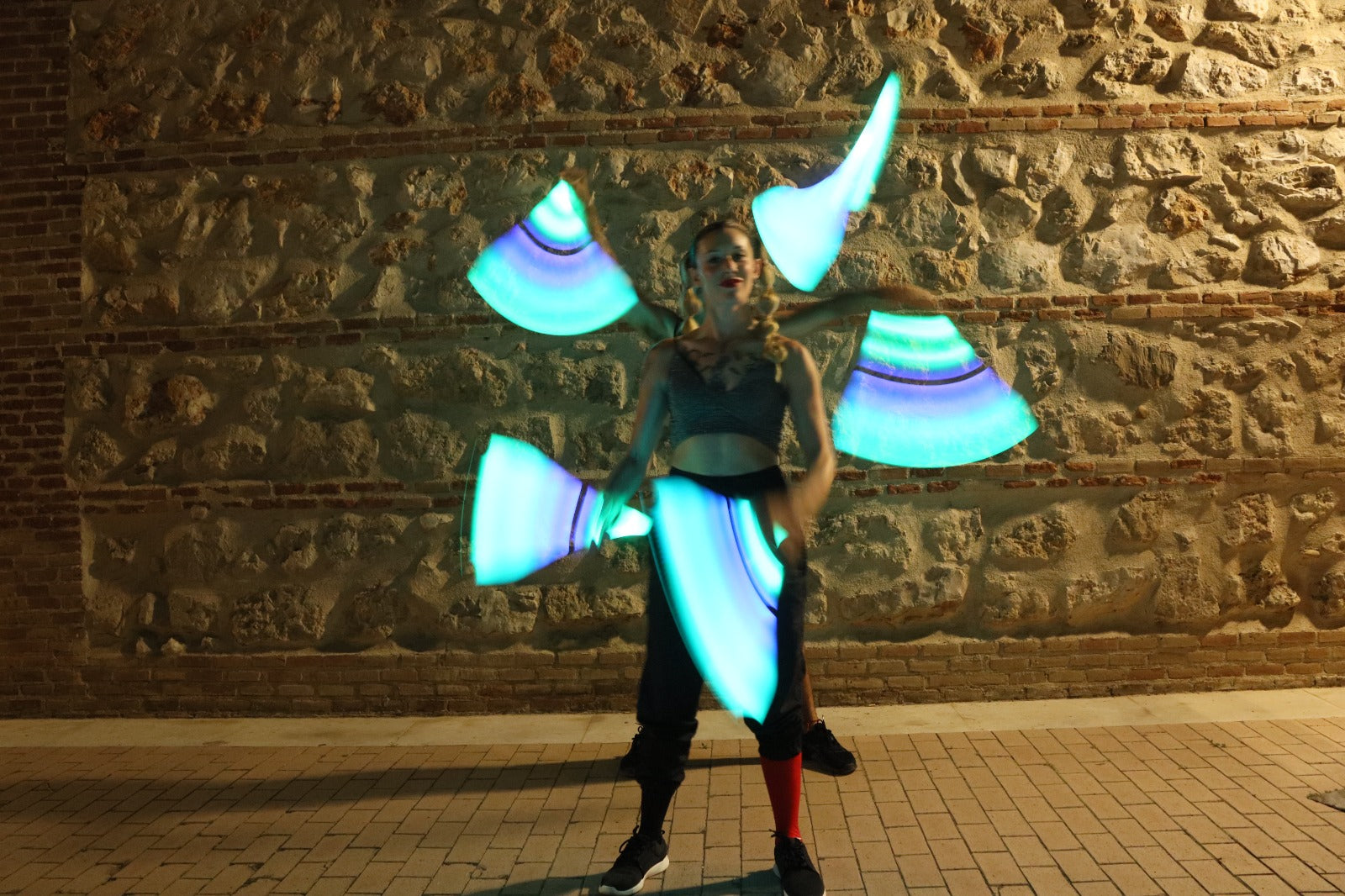 Clavas Kosmo de Luz - Premium Light-Up Glow Sticks for Parties, Raves, and Nighttime Events | Fun Glow Accessories for Dance Performances and Festivals
