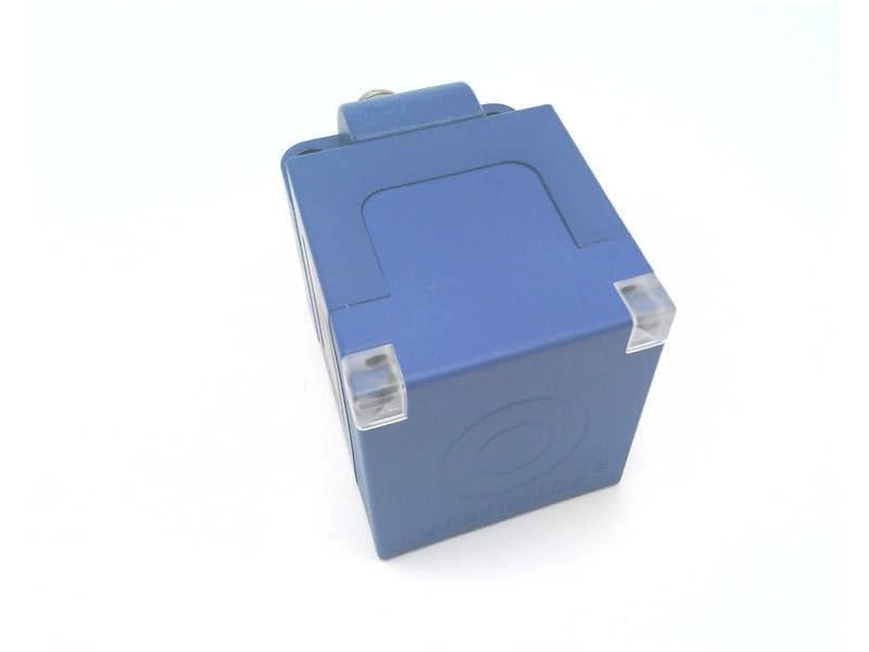 WENGLOR I1QH002 20mm Inductive Proximity Sensor - PNP, 10-30VDC, IP67, Flush Mount, -40°C to +80°C, 150mA - Ideal for Industrial Automation, Machine Safety, and Harsh Environment Applications