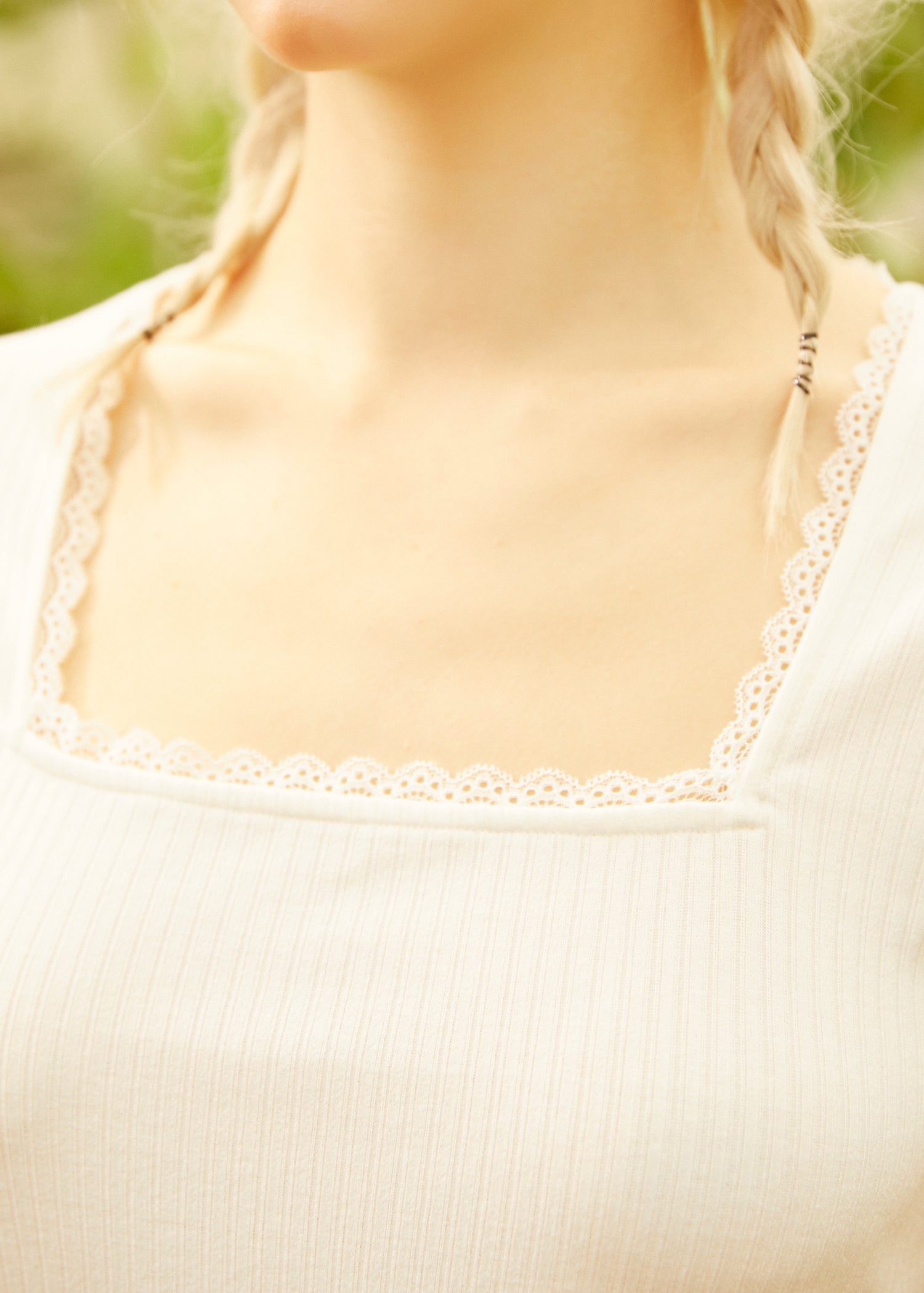 Stylish Lace Trim T-Shirt for Women - Trendy Casual Top for Everyday Wear & Special Occasions