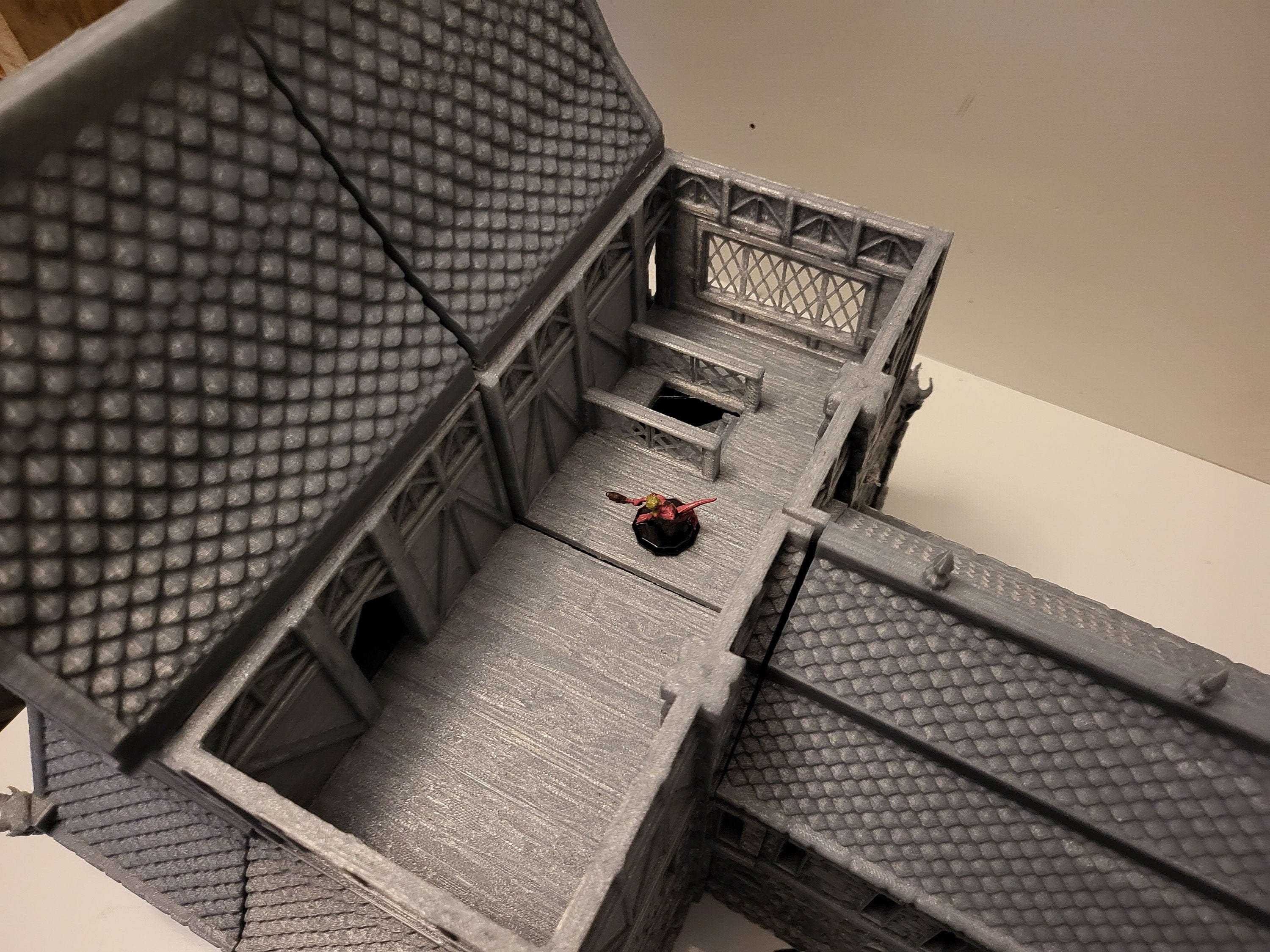 28mm Noble House Terrain for Dungeons & Dragons - The Old Manor Estate Miniature Scenery for RPG Tabletop Gaming