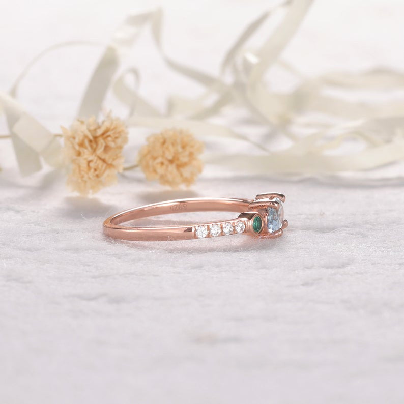 Elegant Moss Agate & Diamond Rose Gold Wedding Ring for Women – Emerald Cut Engagement Ring for Brides & Anniversary Gifts (Perfect for Proposals, Weddings & Romantic Occasions)