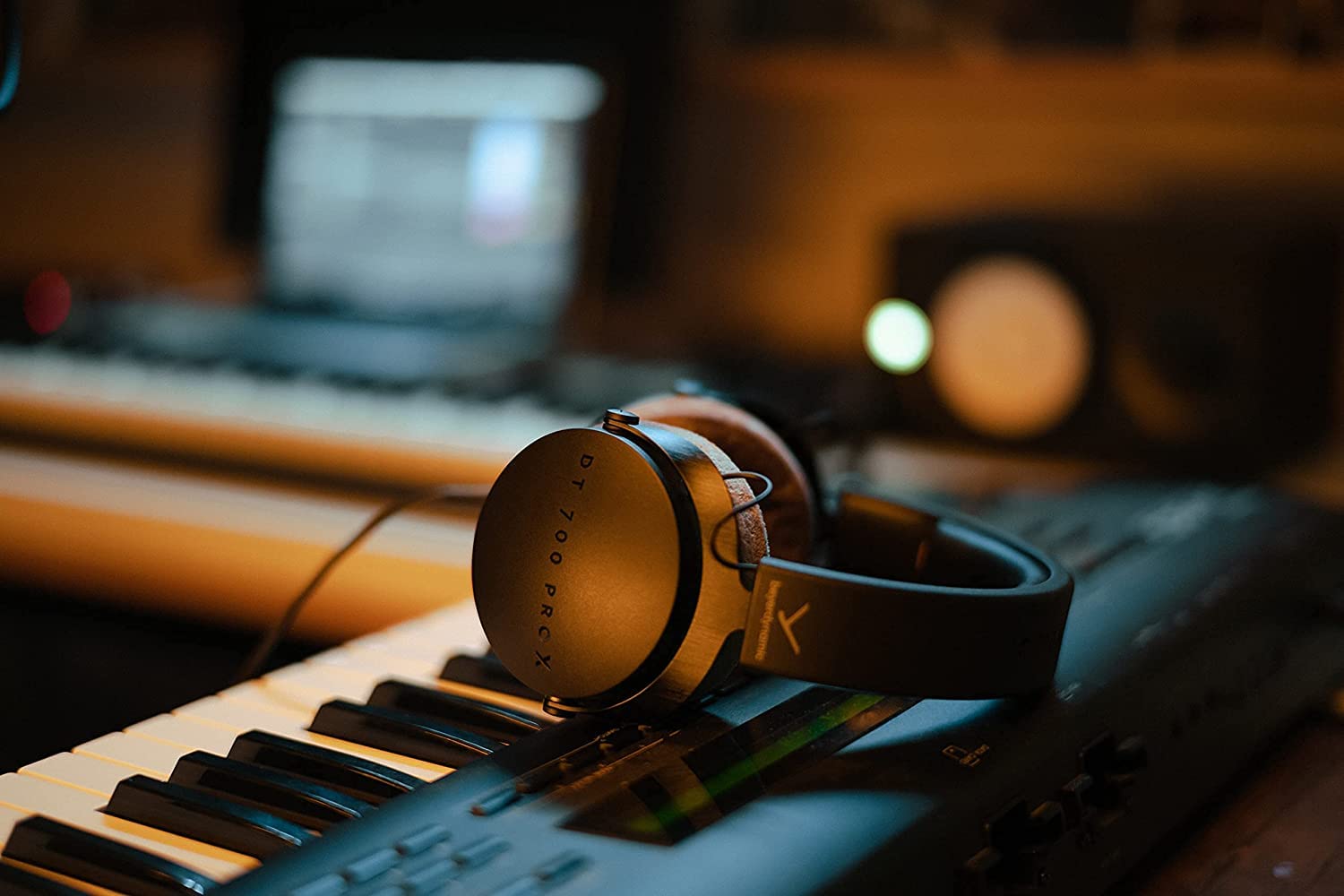 beyerdynamic DT 700 Pro X Closed-Back Studio Headphones Bundle - Professional Monitoring Headset with Detachable Cable, Headphone Splitter & Extension Cord | Ideal for Recording, Mixing & Podcasting