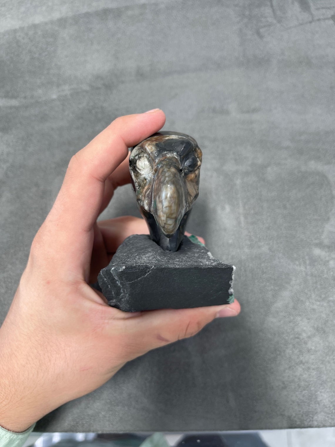 Authentic Colombian Emerald Bald Eagle Rough Crystal Sculpture – Handcrafted Gemstone Art for Home Decor & Spiritual Healing
