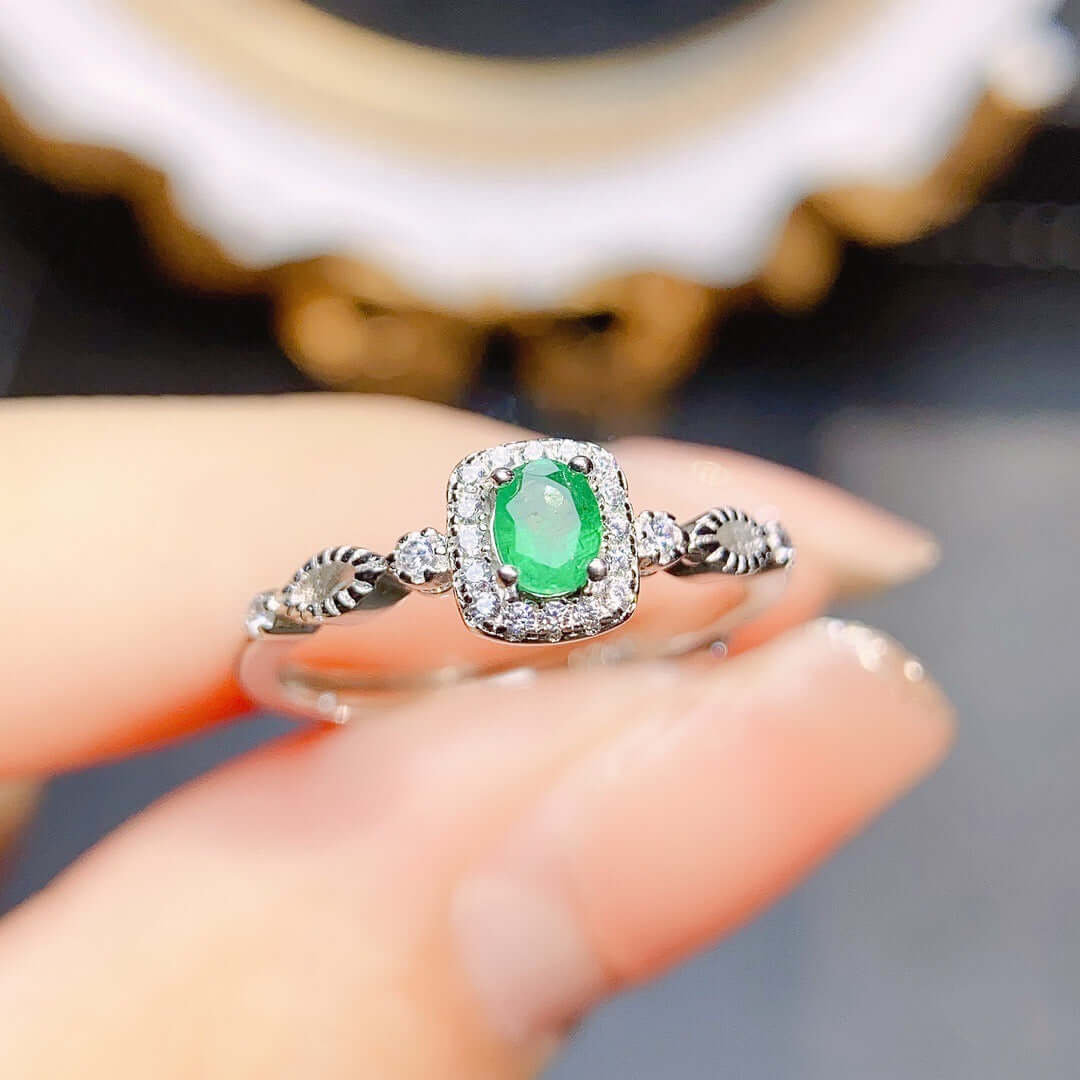 18K Platinum Minimalist Emerald Ring for Women - Elegant Solitaire Green Gemstone Jewelry Gift for Engagement, Anniversary & Special Occasions | NS2404