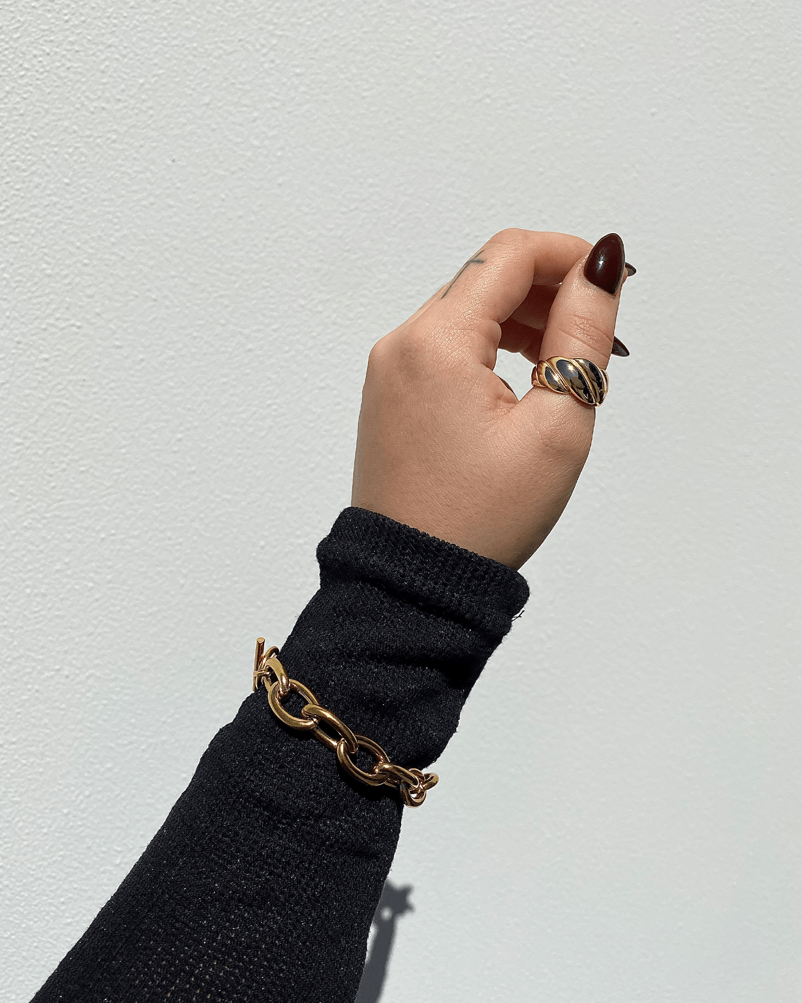Izoa Belinda Ring Gold - Elegant 14K Gold Plated Women's Ring for Everyday Wear, Gift Giving & Special Occasions