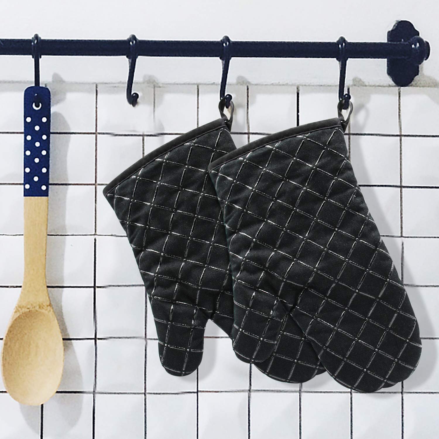 Heat Resistant Silicone Oven Gloves - Non-Slip Kitchen Mitts for Grilling, Cooking, Baking & Microwave Use - Perfect for BBQ, Pizza Making & Hot Dish Handling (Black, 1 Pair)