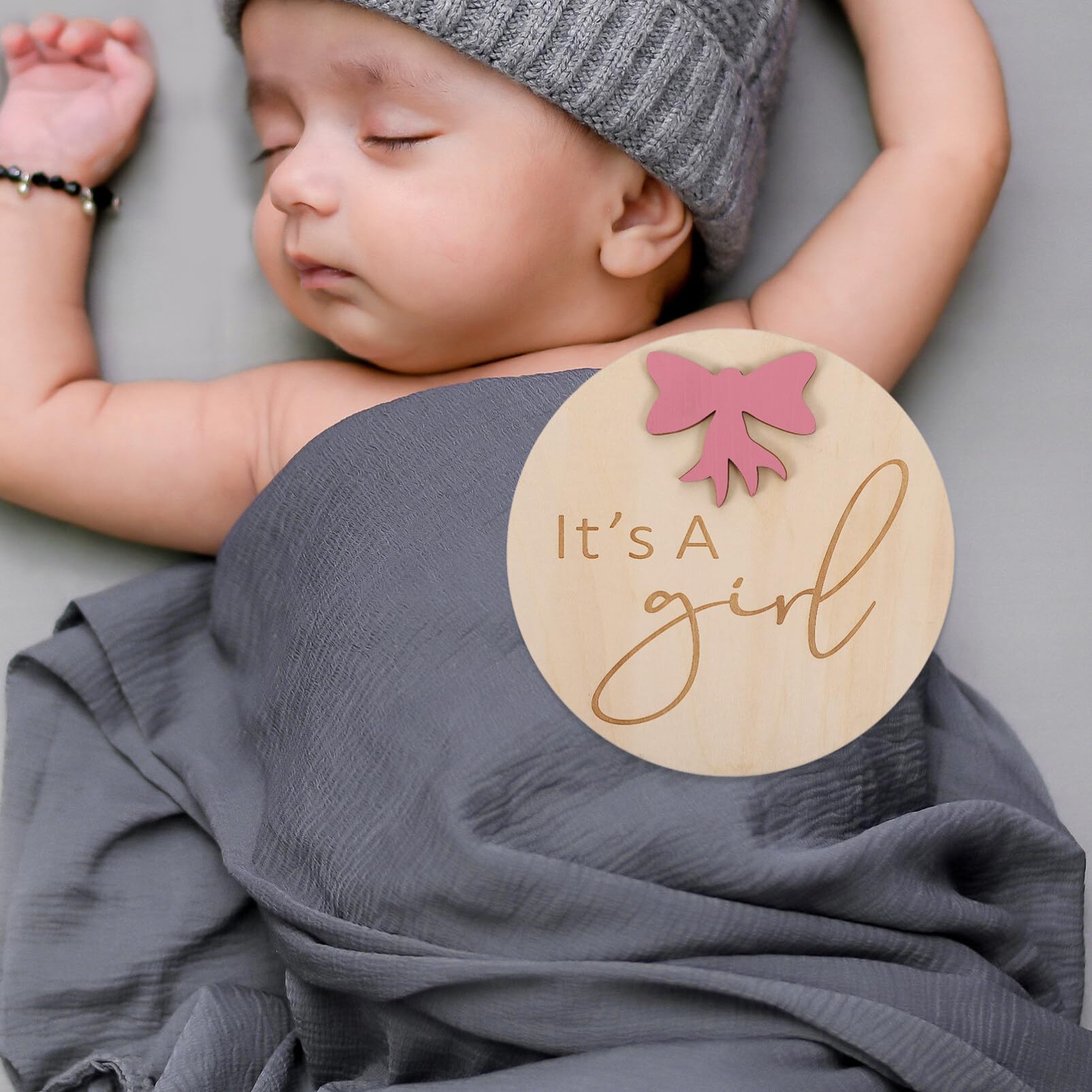 Wooden Baby Announcement Sign - Personalized Newborn Welcome Plaque with Name - Perfect for Birth Announcements, Nursery Decor & Photo Props